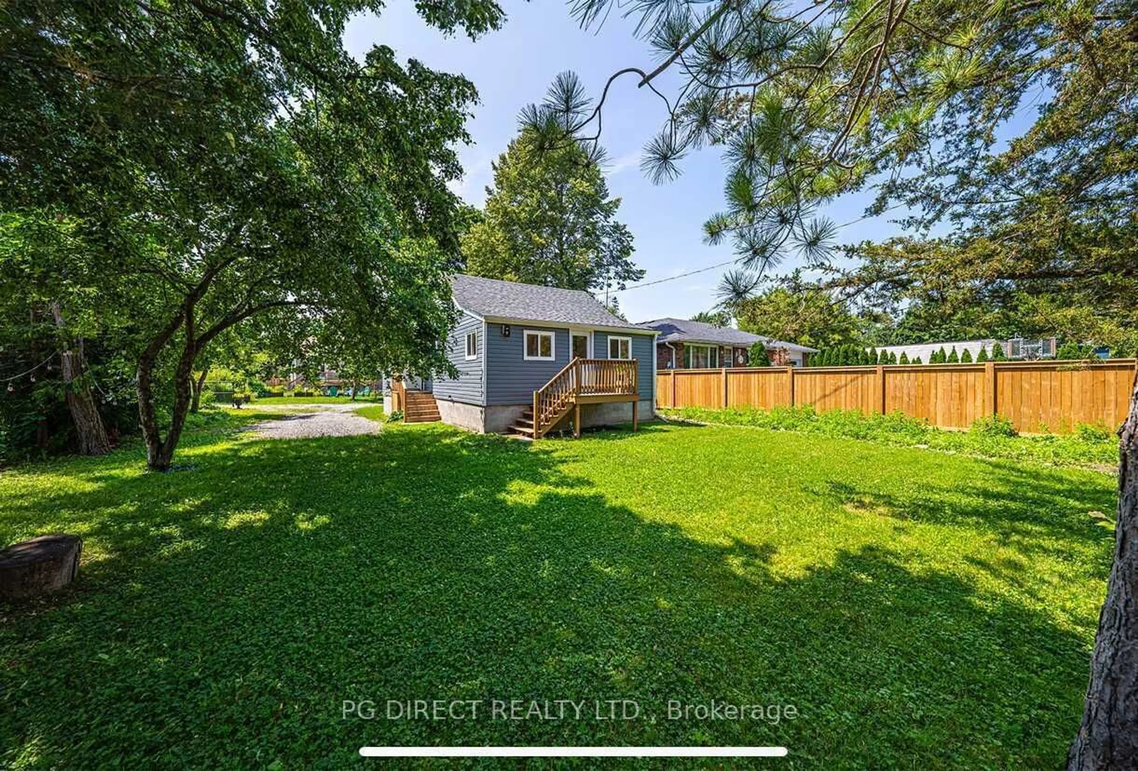 Fenced yard for 27026 Kennedy Rd, Georgina Ontario L0E 1S0