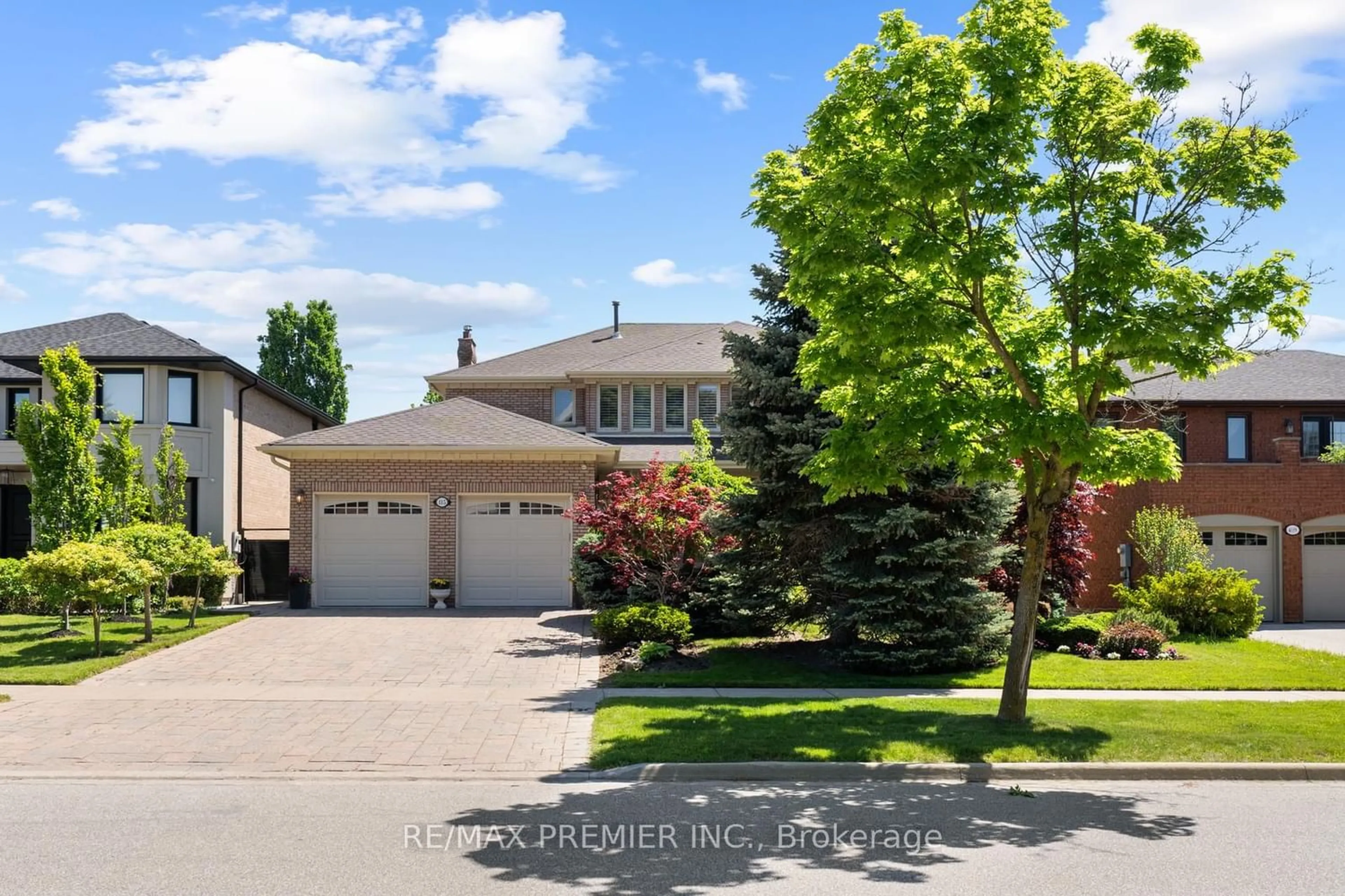 Frontside or backside of a home for 415 Wycliffe Ave, Vaughan Ontario L4L 3N9