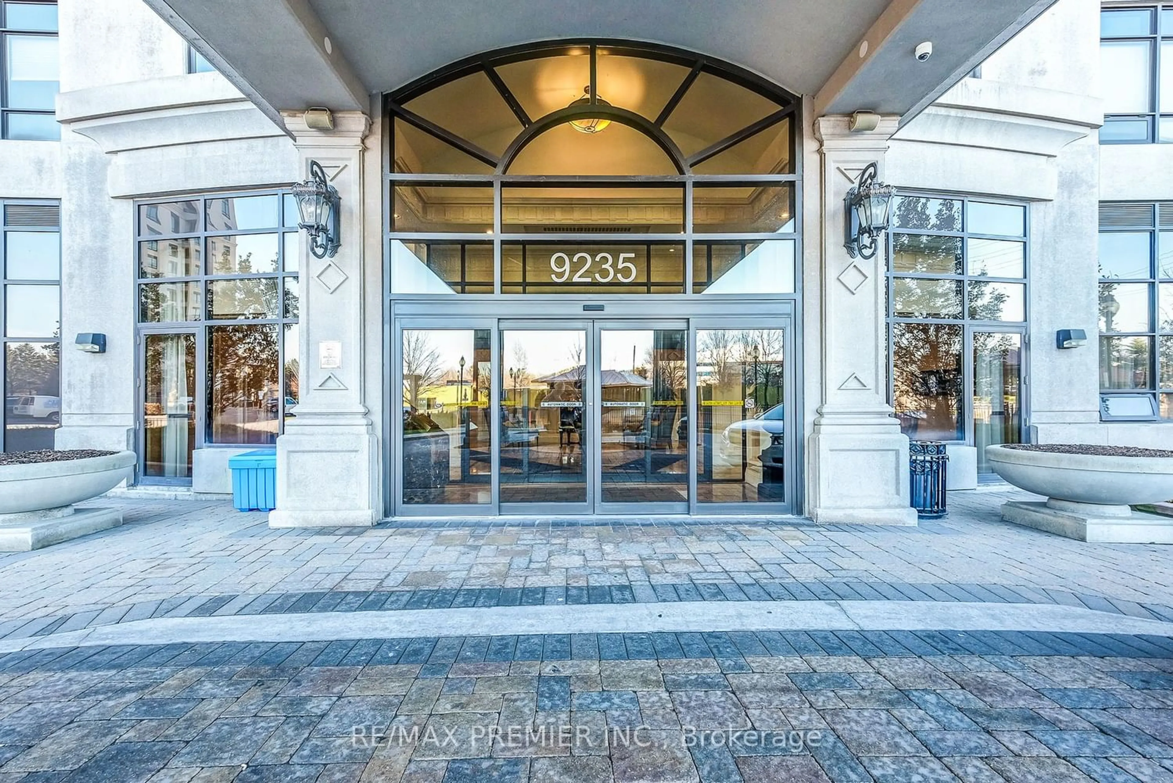 Indoor lobby for 9235 Jane St #208, Vaughan Ontario L6A 0J8