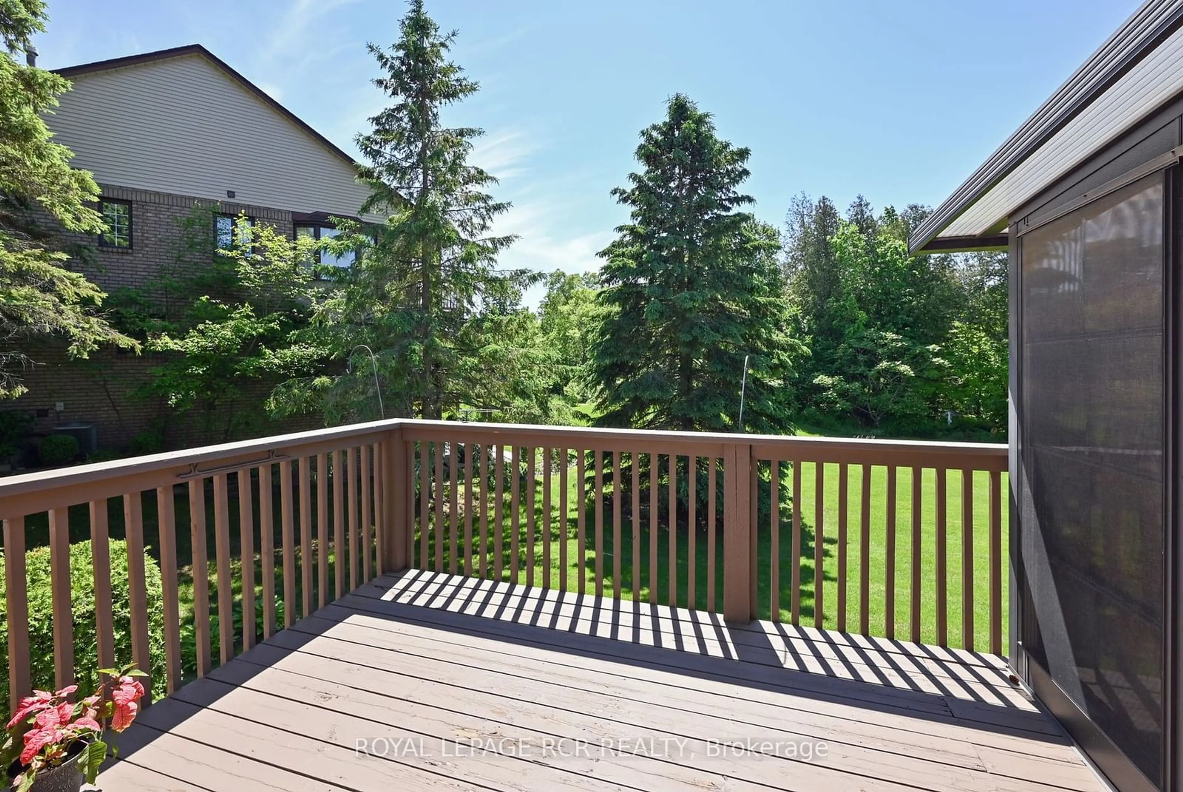 Patio for 88 Riverview Rd, New Tecumseth Ontario L9R 1R7