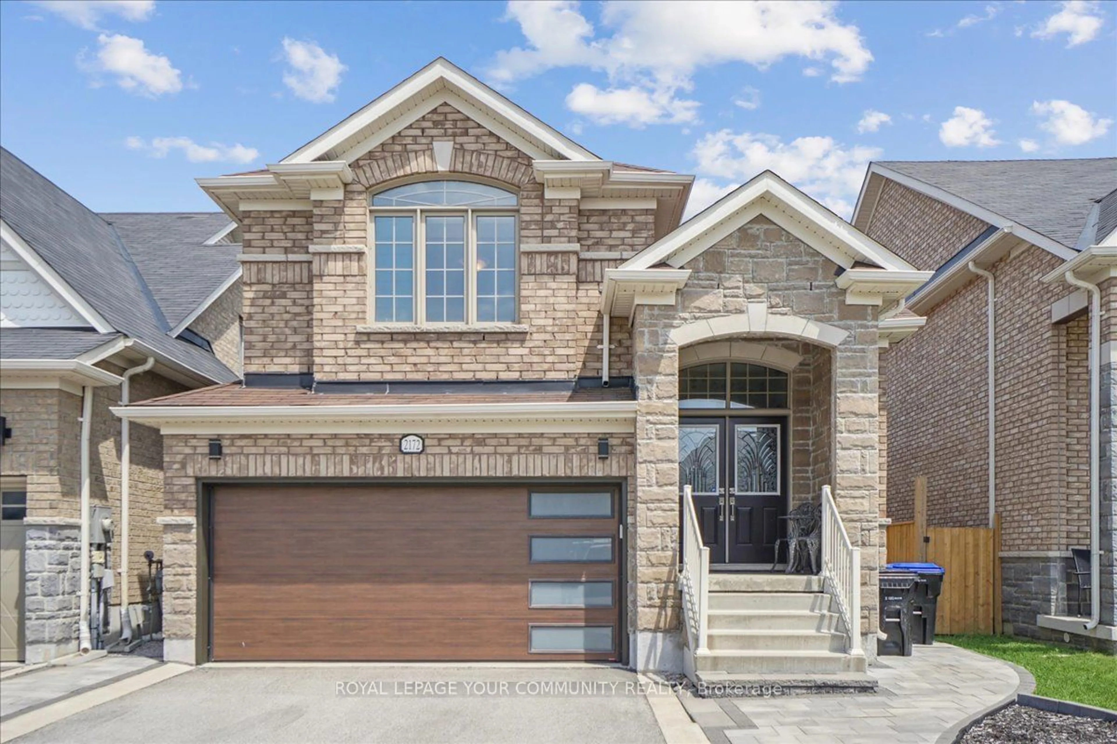 Home with brick exterior material for 2172 Dawson Cres, Innisfil Ontario L9S 0H1