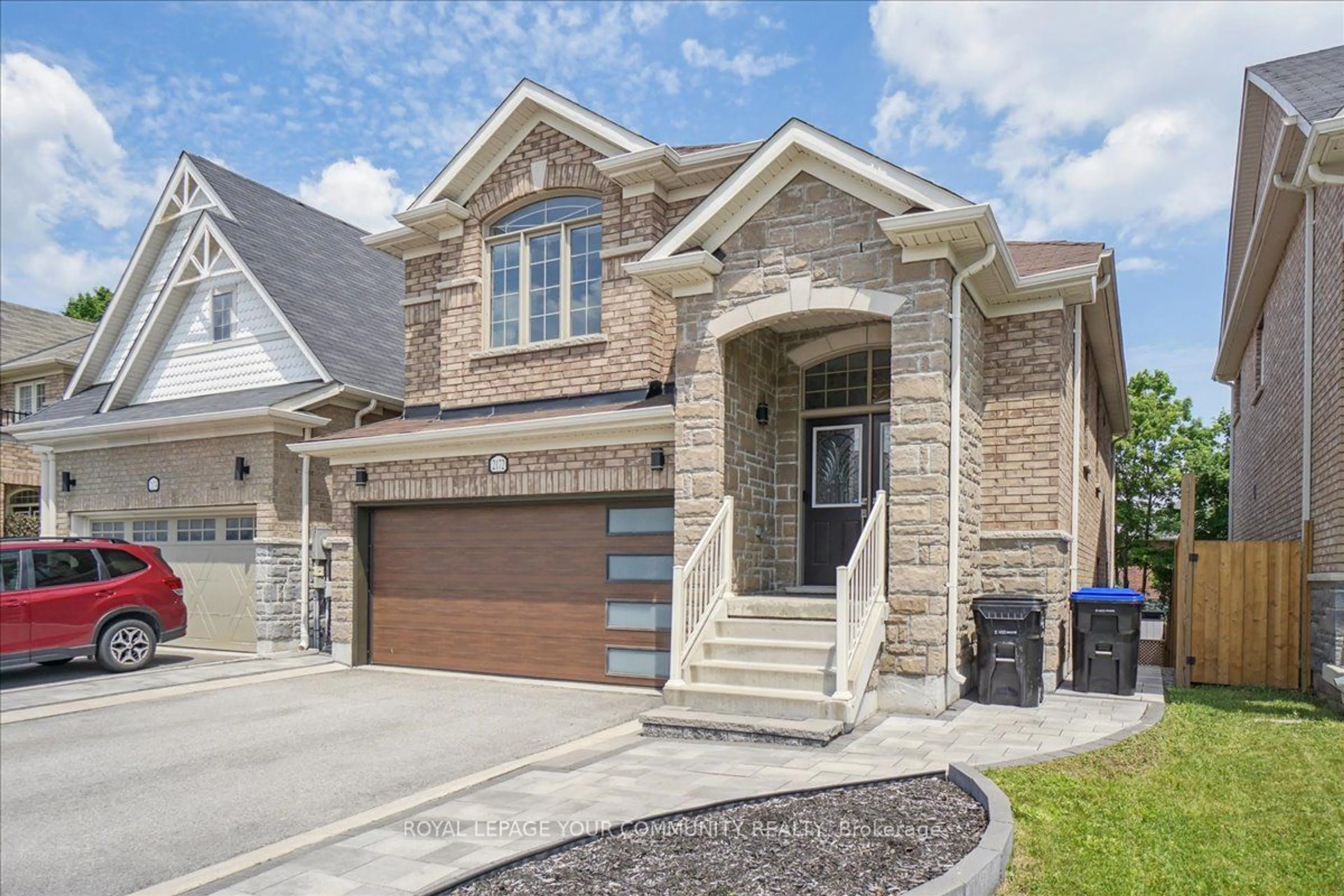 Home with brick exterior material for 2172 Dawson Cres, Innisfil Ontario L9S 0H1