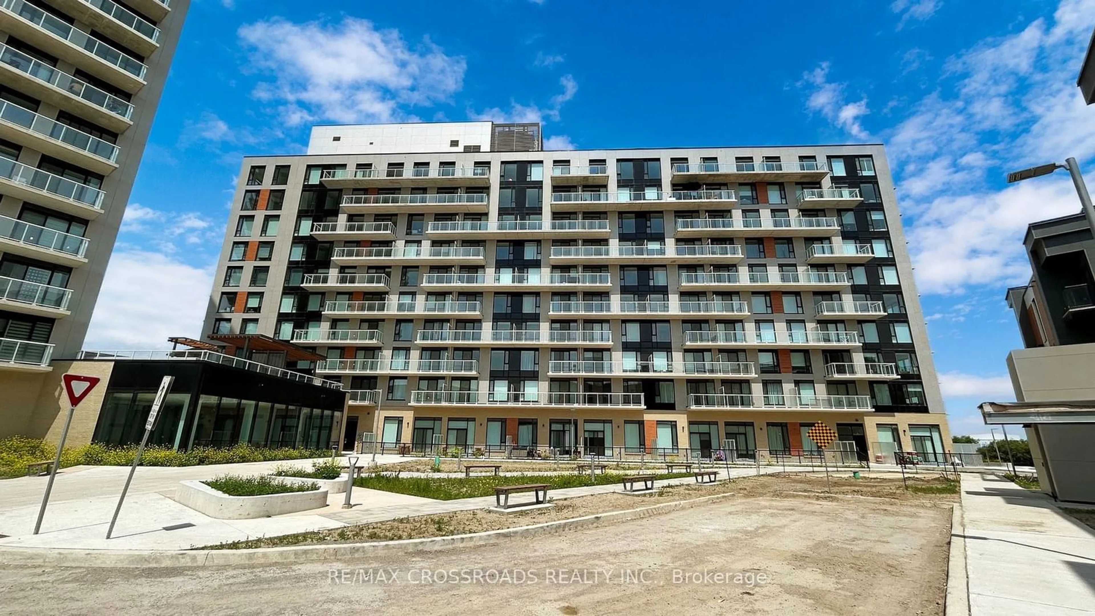 A pic from exterior of the house or condo for 6 David Eyer Rd #515, Richmond Hill Ontario L4S 1M4
