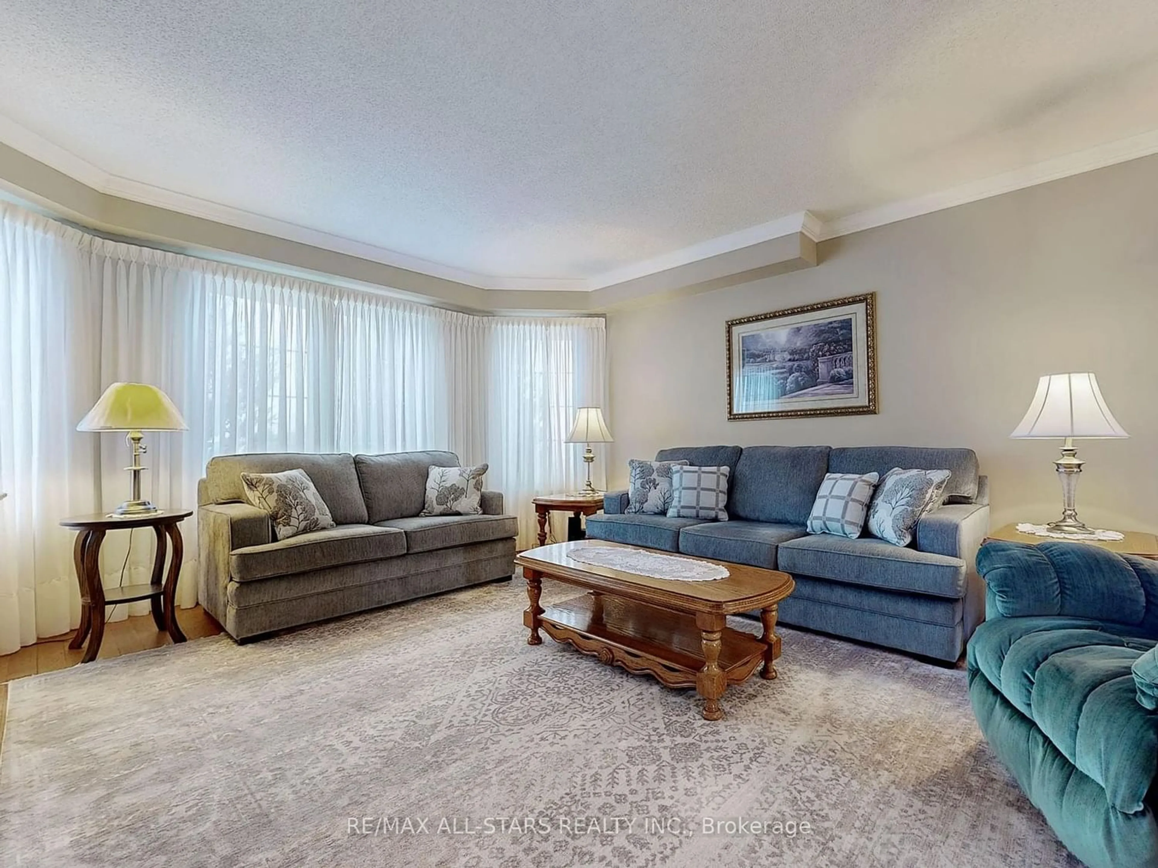Living room for 3917 Baseline Rd, Georgina Ontario L0E 1R0