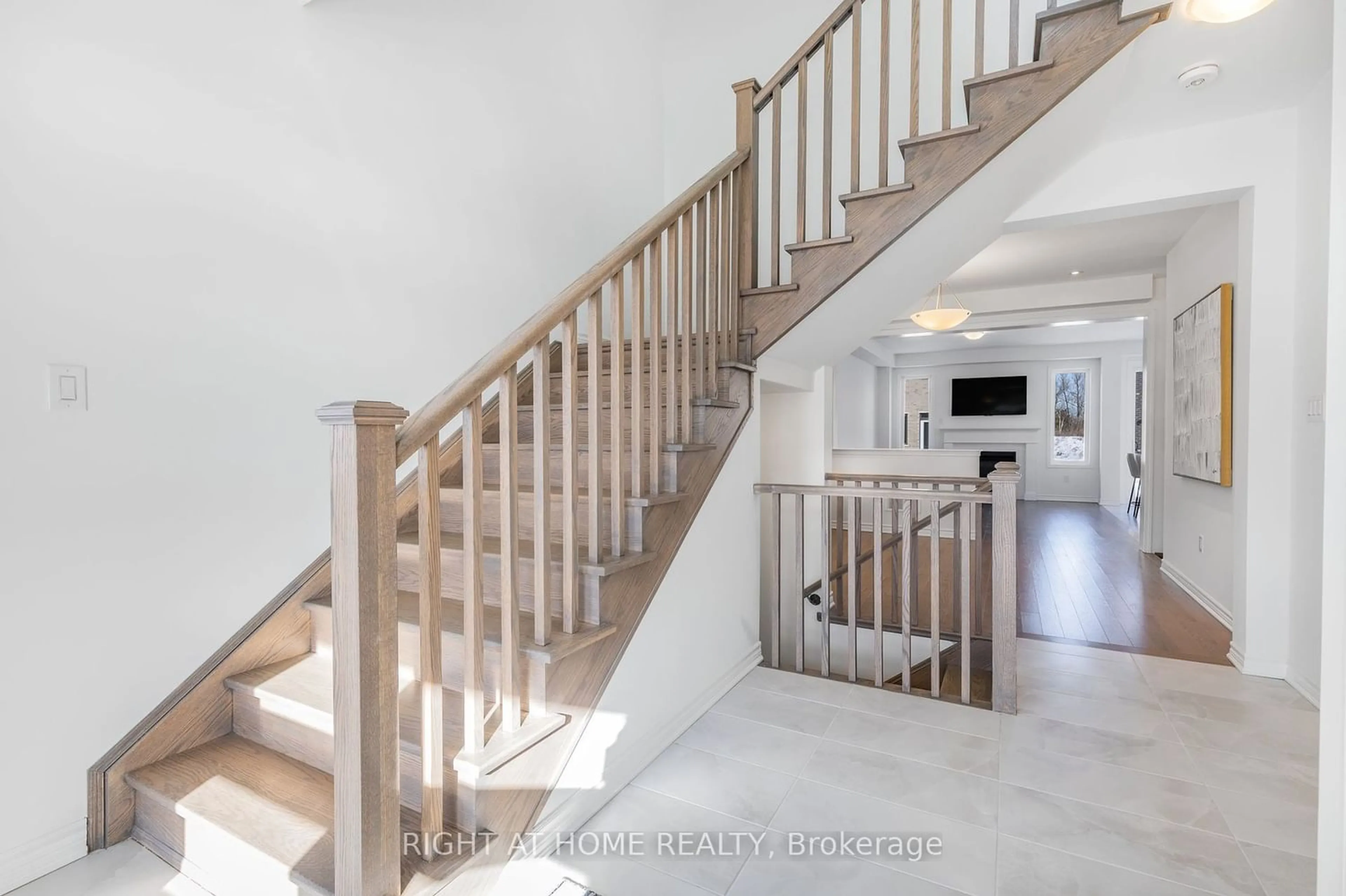 Stairs for 720 Mika St, Innisfil Ontario L9S 2J6