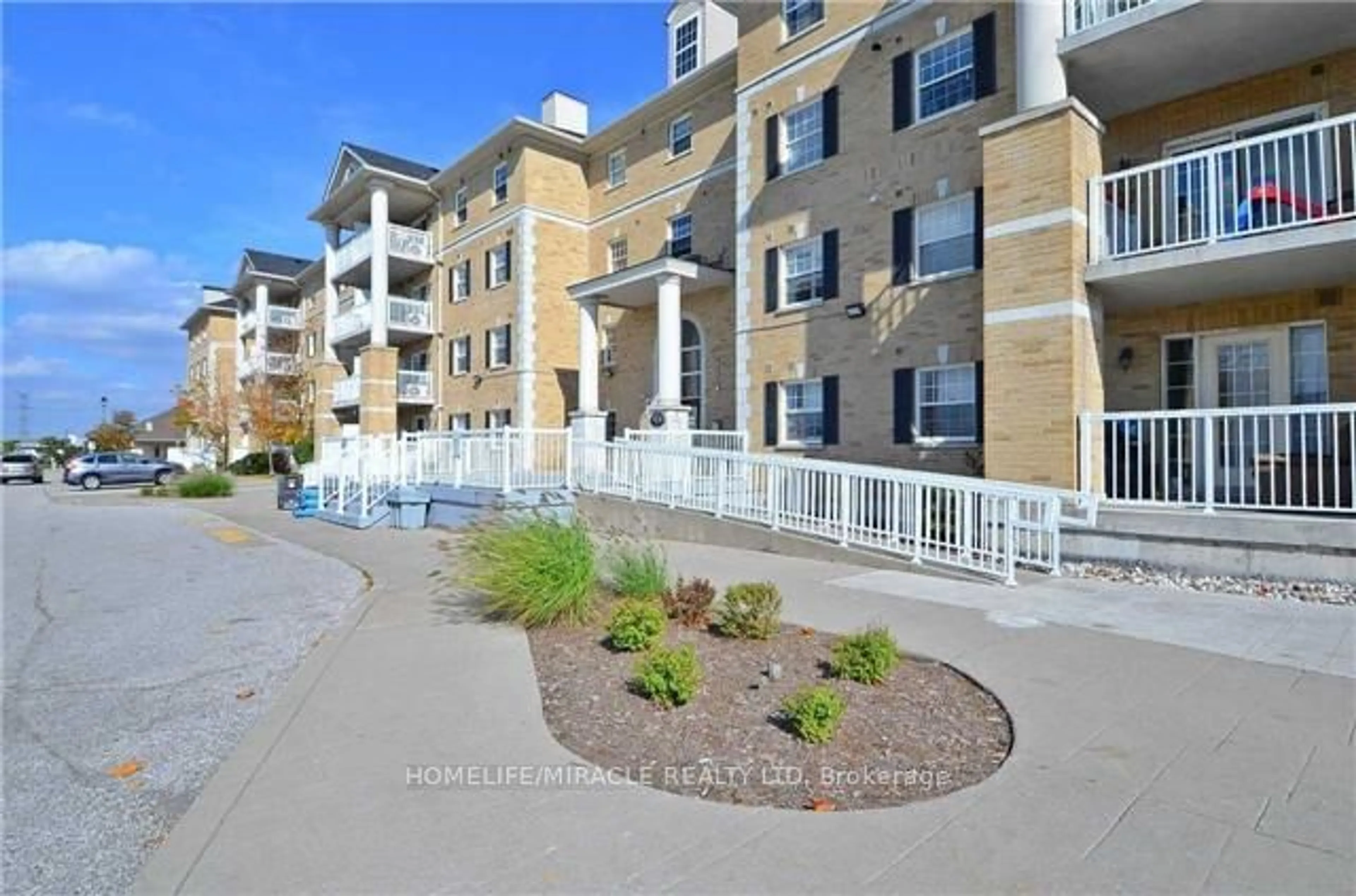 A pic from exterior of the house or condo for 7428 Markham Rd #312, Markham Ontario L3S 4V6