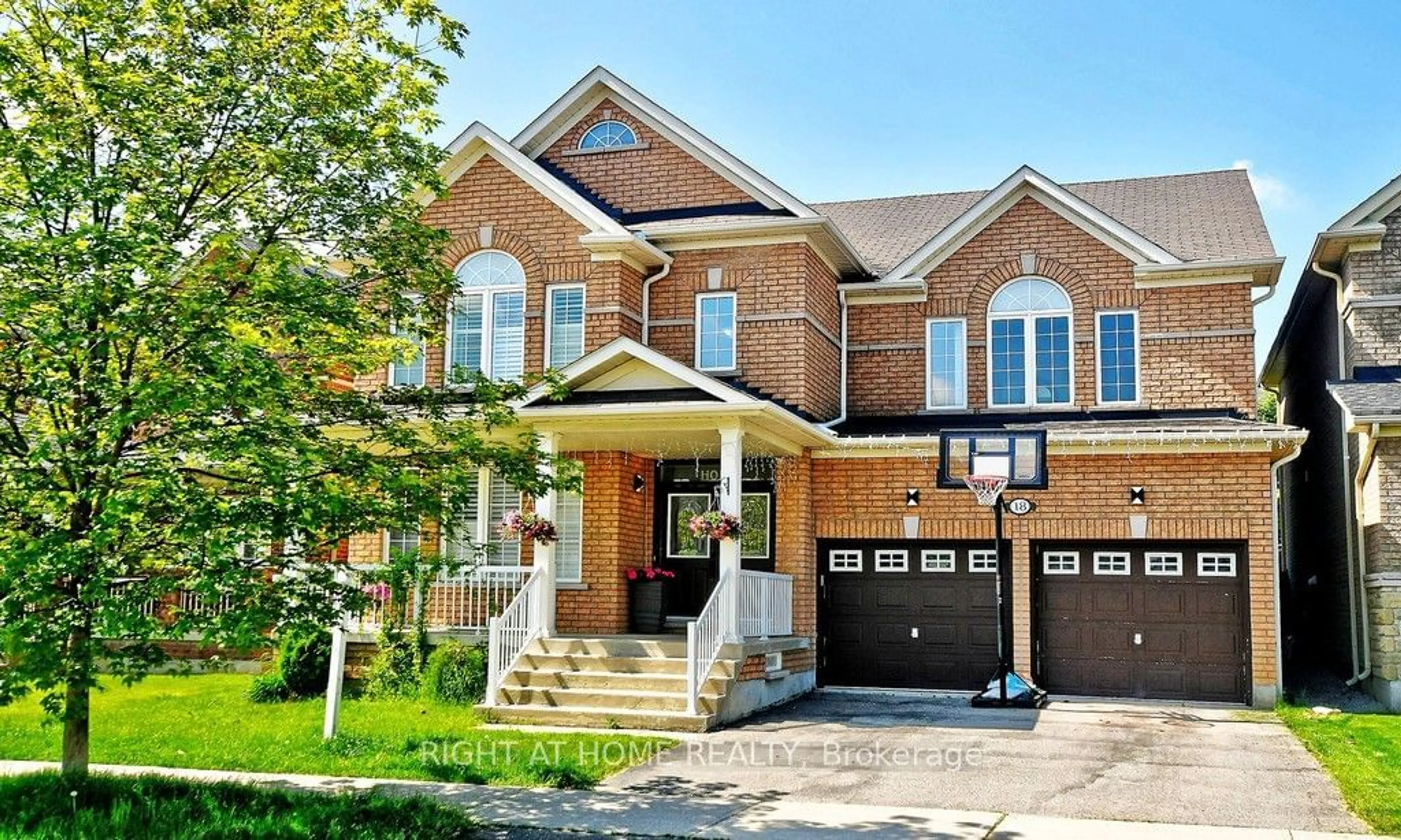 Home with brick exterior material for 18 Halldorson Ave, Aurora Ontario L4G 7Z2