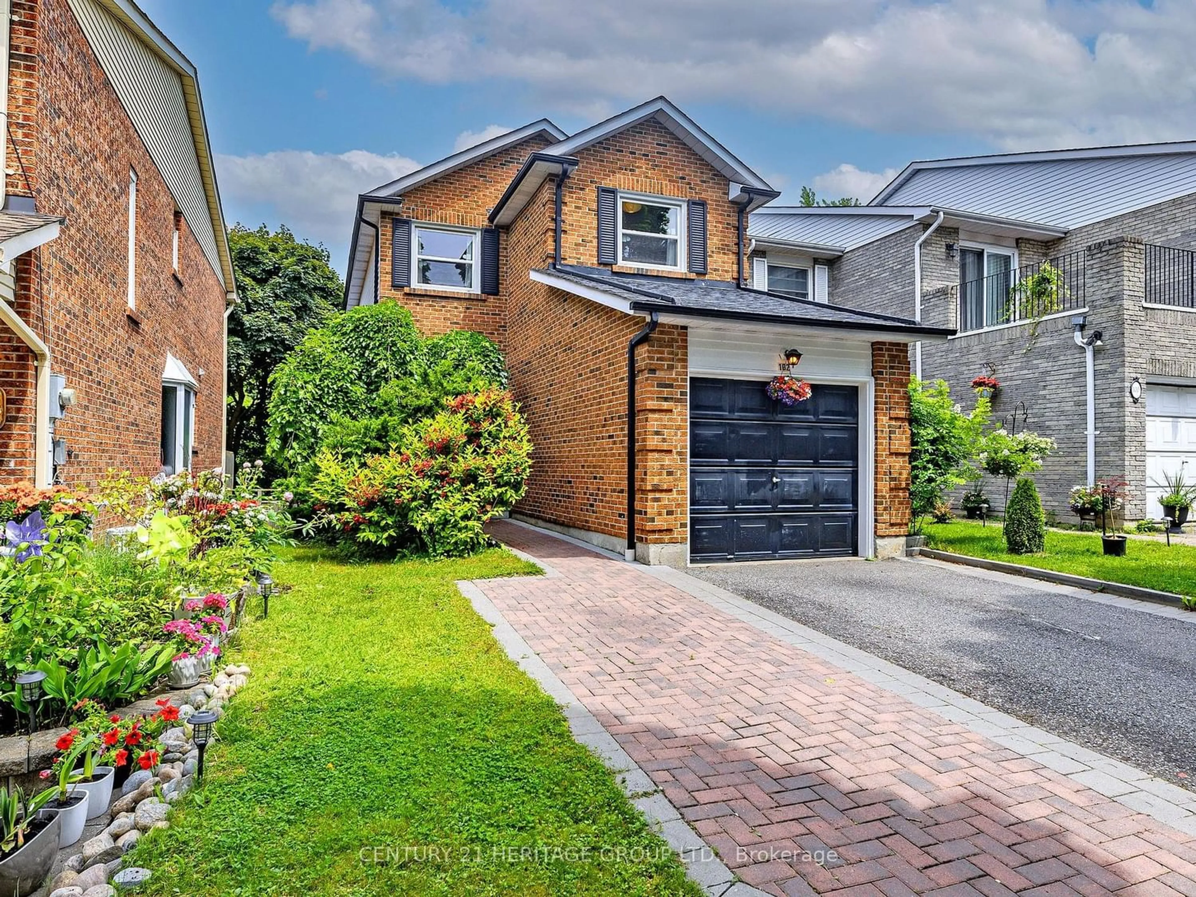 Home with brick exterior material for 102 Baywood Crt, Markham Ontario L3T 5W3