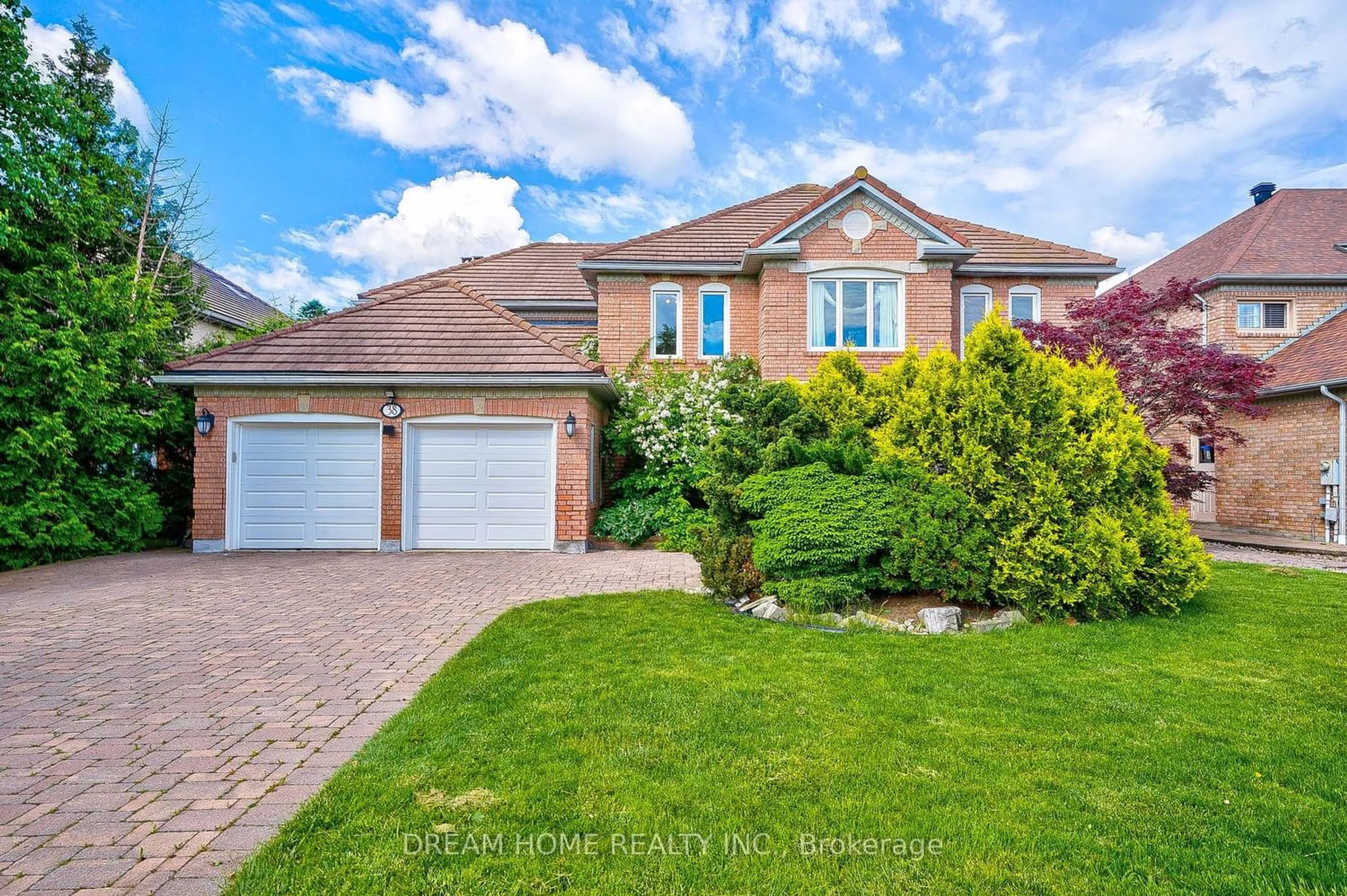 Frontside or backside of a home for 38 Glenarden Cres, Richmond Hill Ontario L4B 2G8