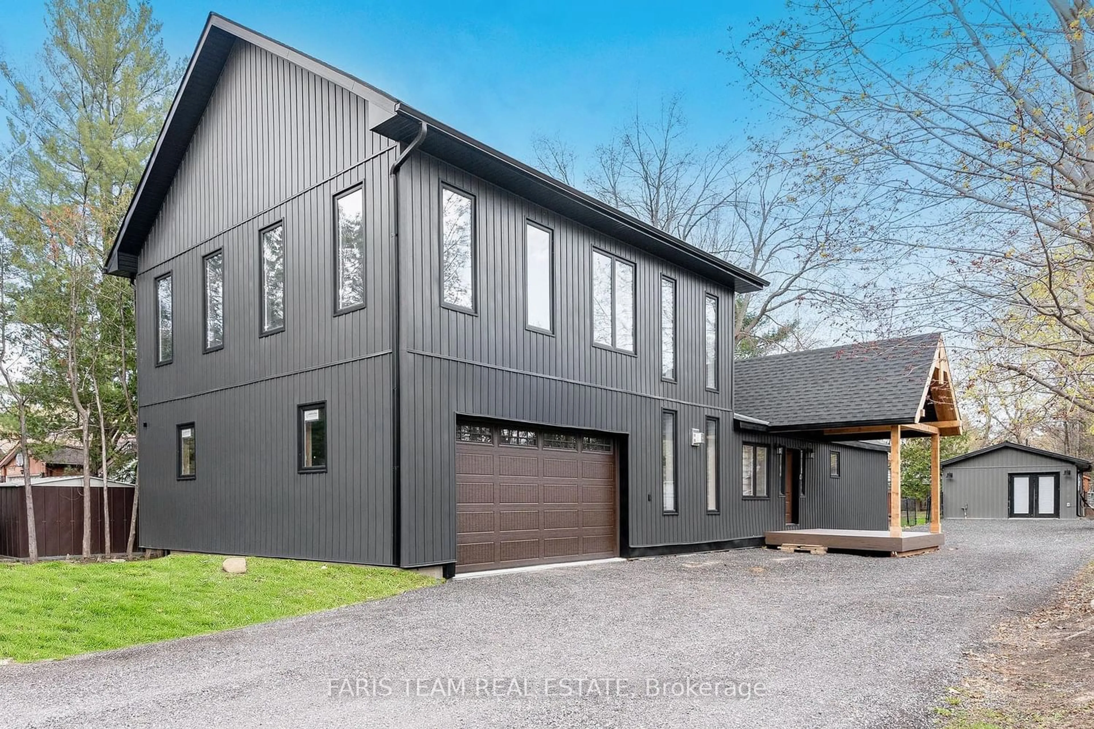 Frontside or backside of a home for 2041 Lilac Dr, Innisfil Ontario L9S 1Y9