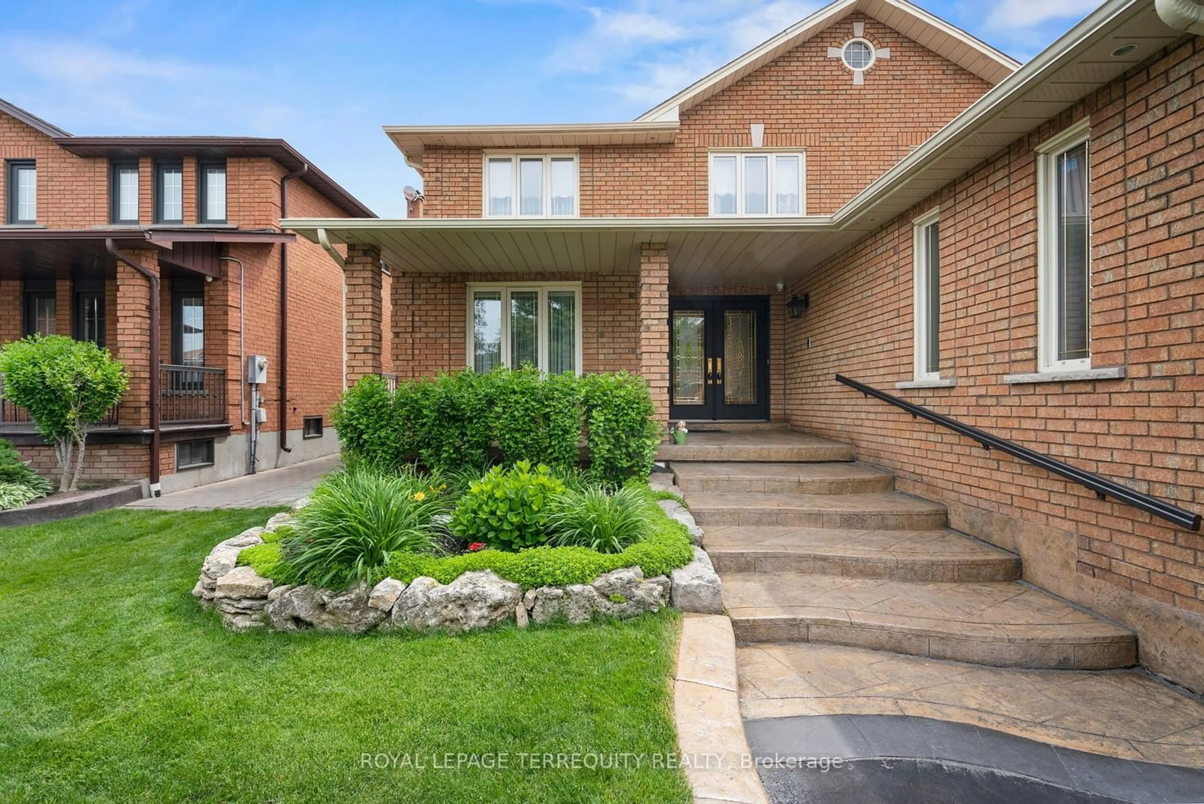 Home with brick exterior material for 123 Dante Crt, Vaughan Ontario L4L 7X5