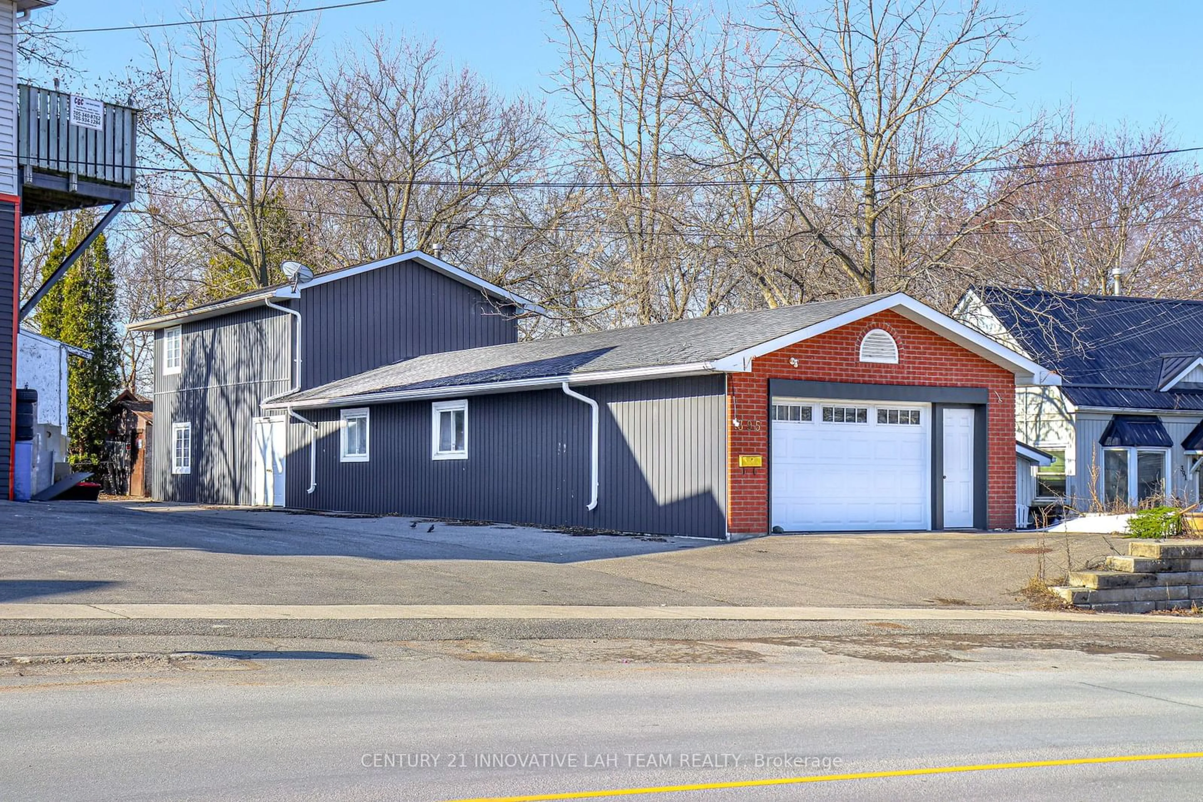 Indoor garage for 395 Bay St, Brock Ontario L0K 1A0