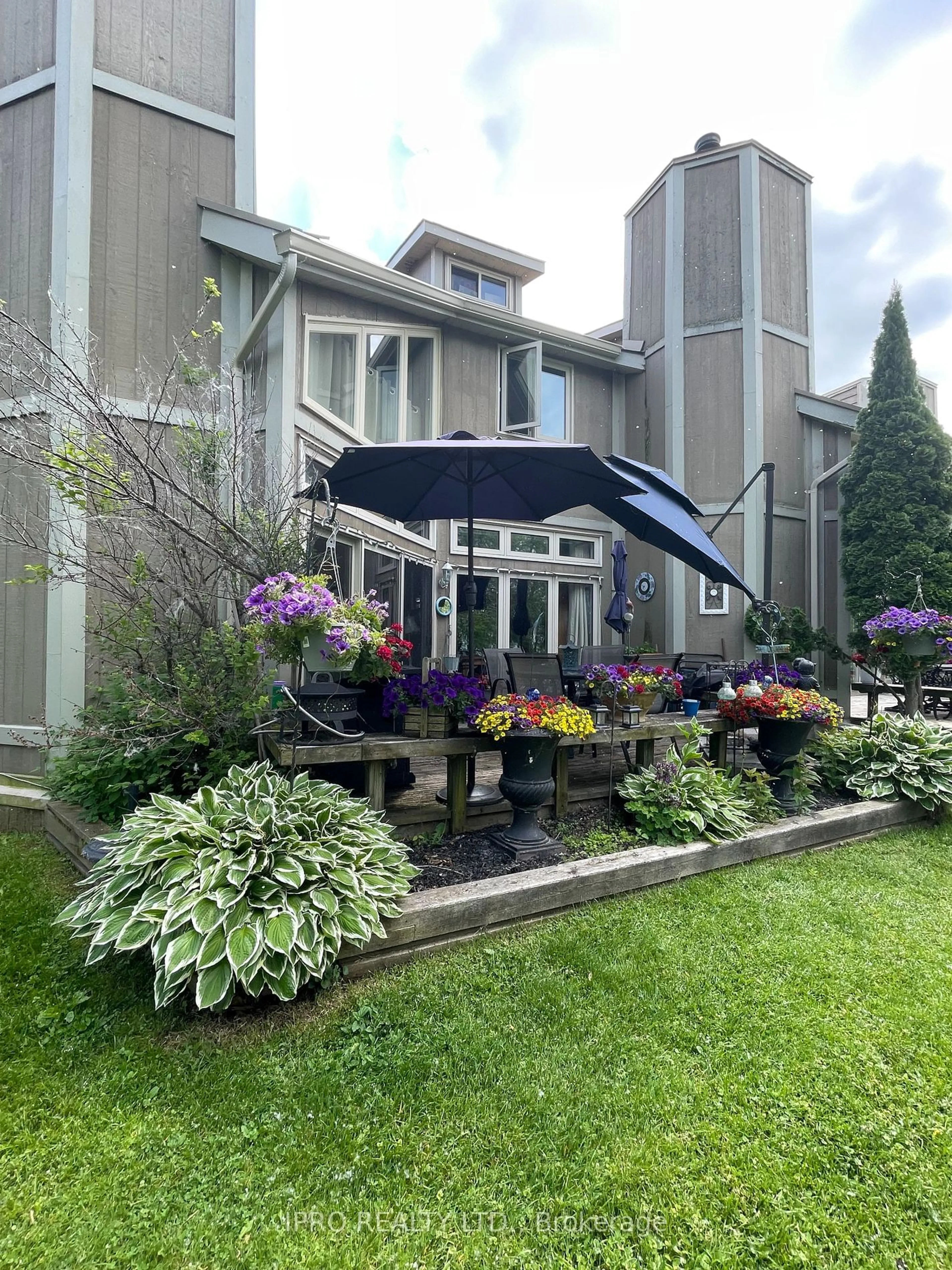 Patio for 3 Davy Point Circ, Georgina Ontario L4P 3H1