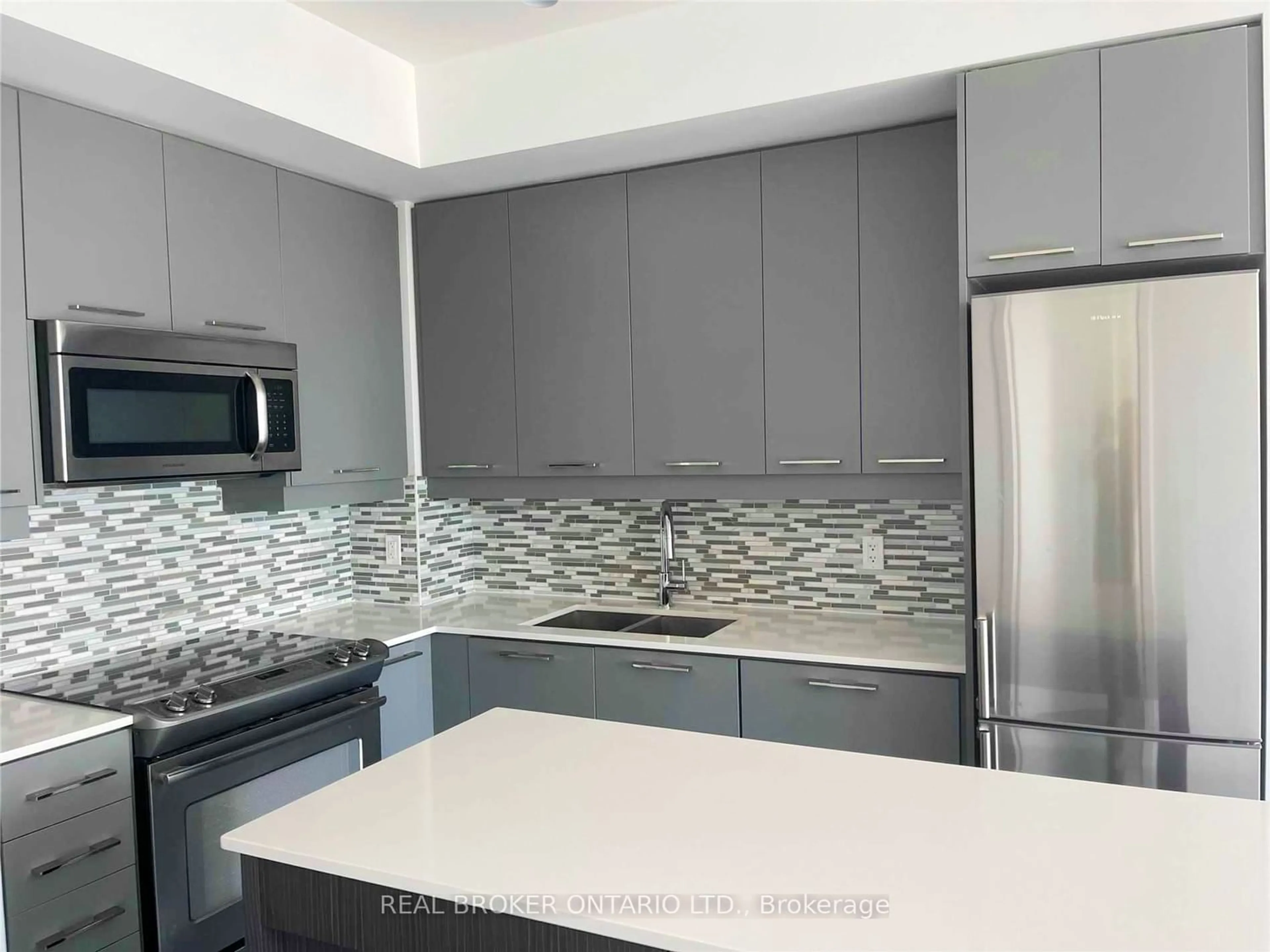 Standard kitchen for 9471 Yonge St #553, Richmond Hill Ontario L4C 0Z5