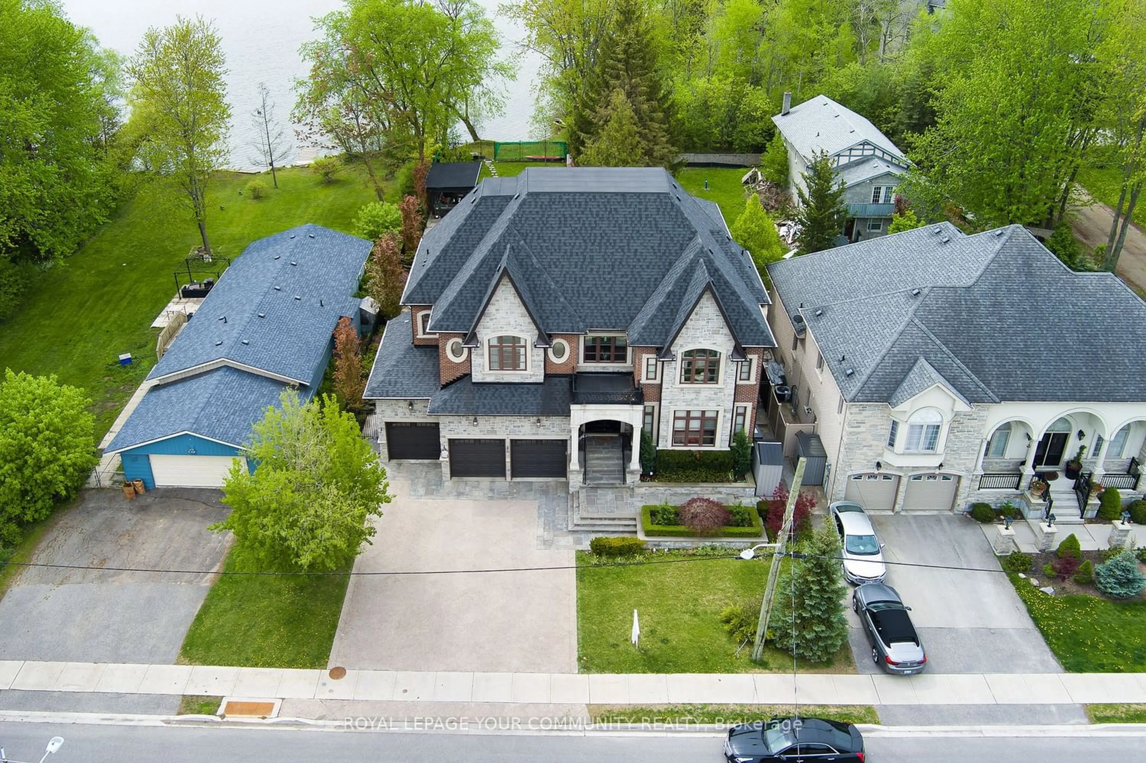 Frontside or backside of a home for 173 Lakeland Cres, Richmond Hill Ontario L4E 3A4