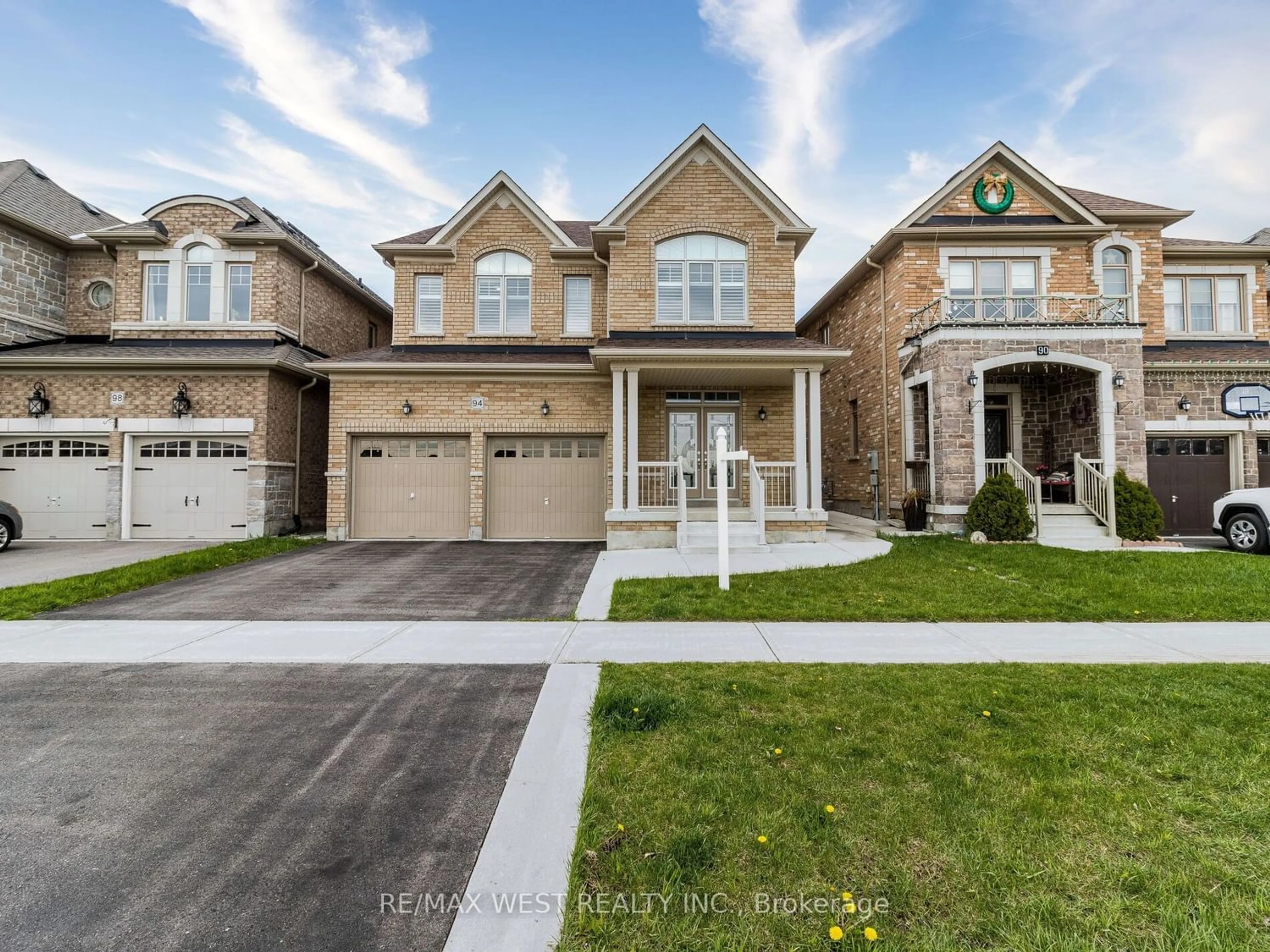 Home with brick exterior material for 94 Barrow Ave, Bradford West Gwillimbury Ontario L3Z 2A6