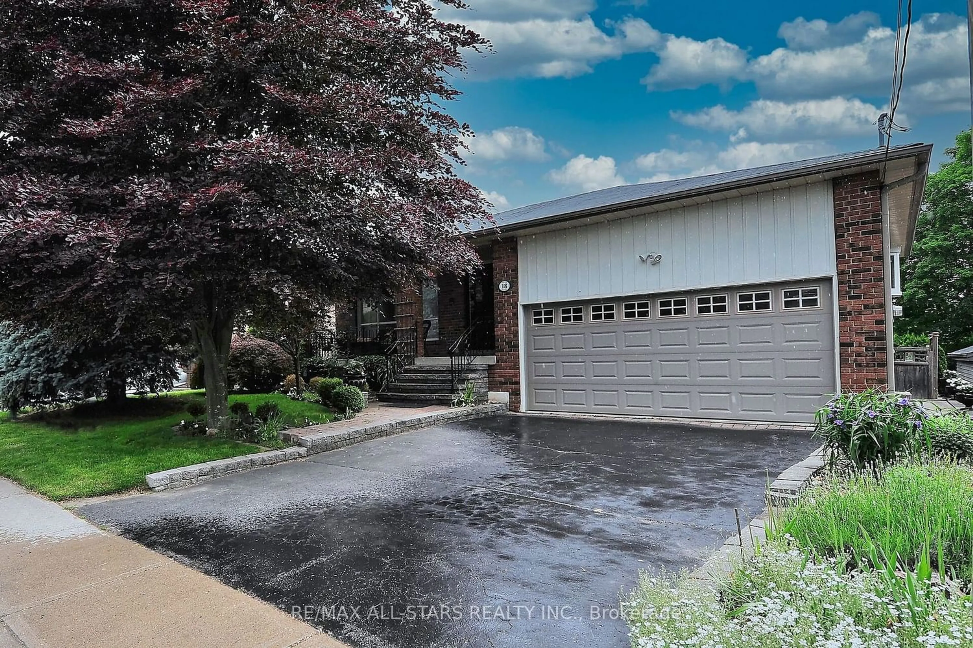 Frontside or backside of a home for 18 Rouge St, Markham Ontario L3P 1K8