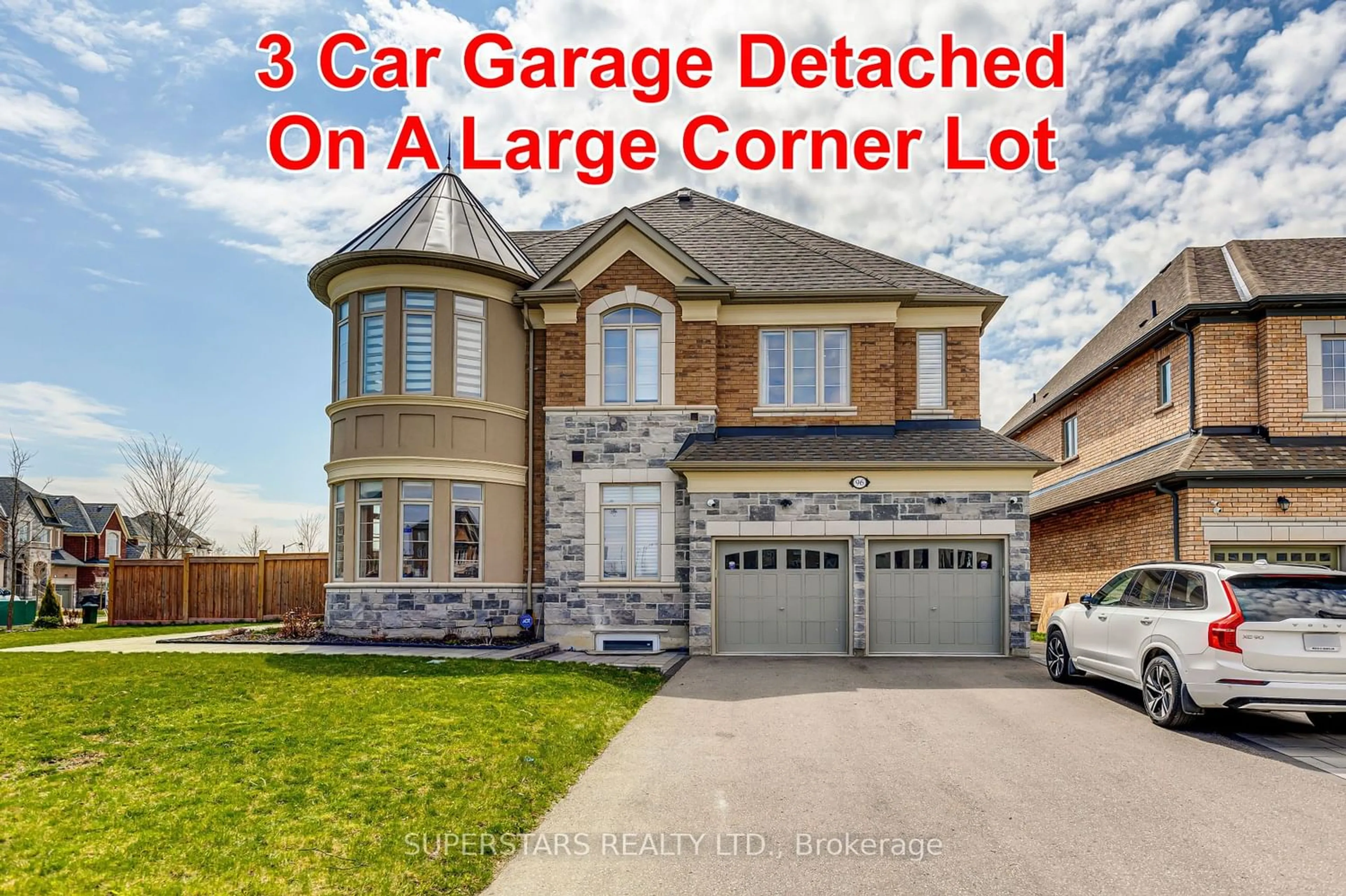 Indoor garage for 96 Mitchell Pl, Newmarket Ontario L3Y 0C7