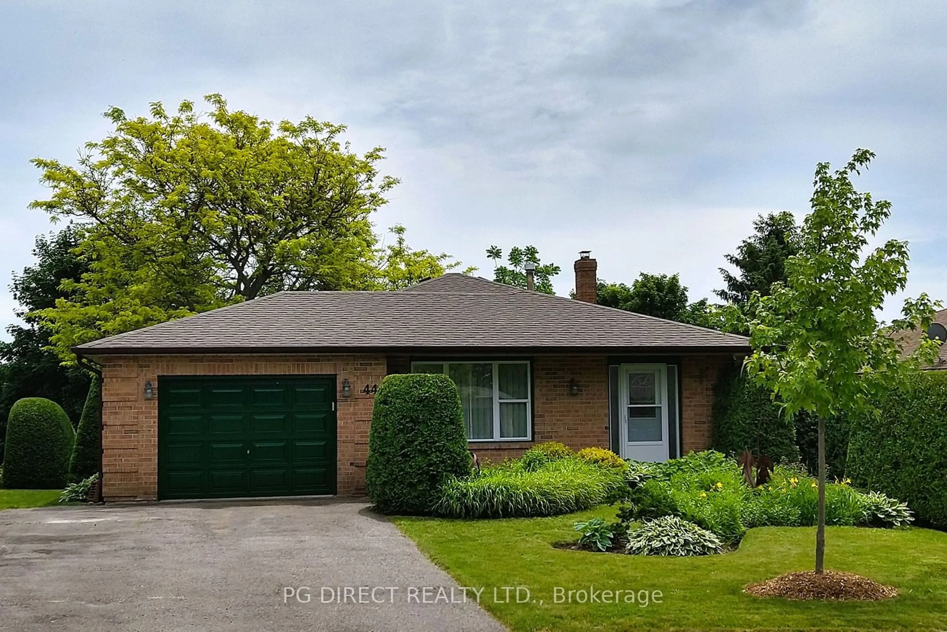 Frontside or backside of a home for 44 Munro Cres, Uxbridge Ontario L9P 1L8
