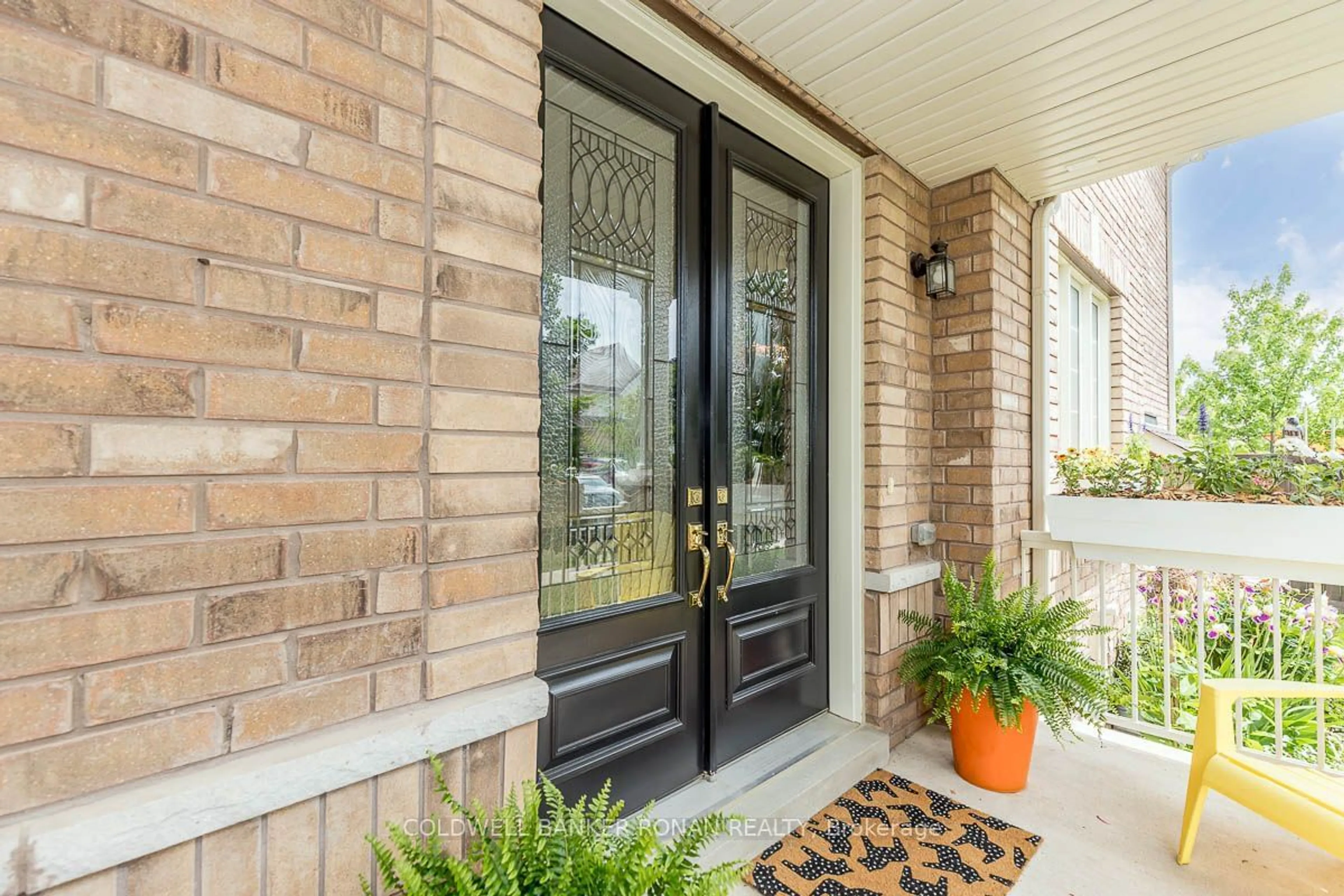 Indoor entryway for 71 Cauthers Cres, New Tecumseth Ontario L9R 0L2