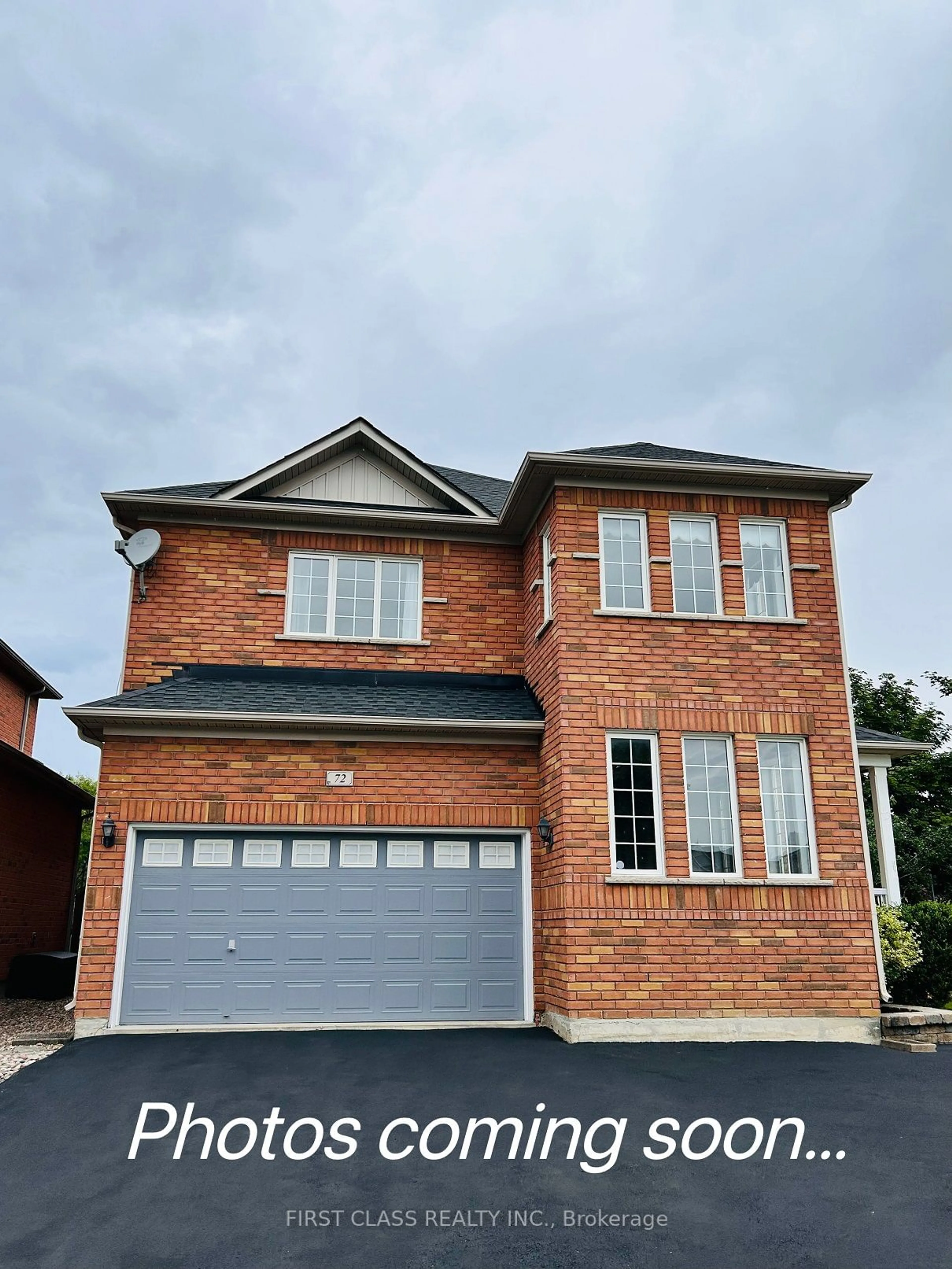 Home with brick exterior material for 72 Perivale Gdns, Aurora Ontario L4G 7P8