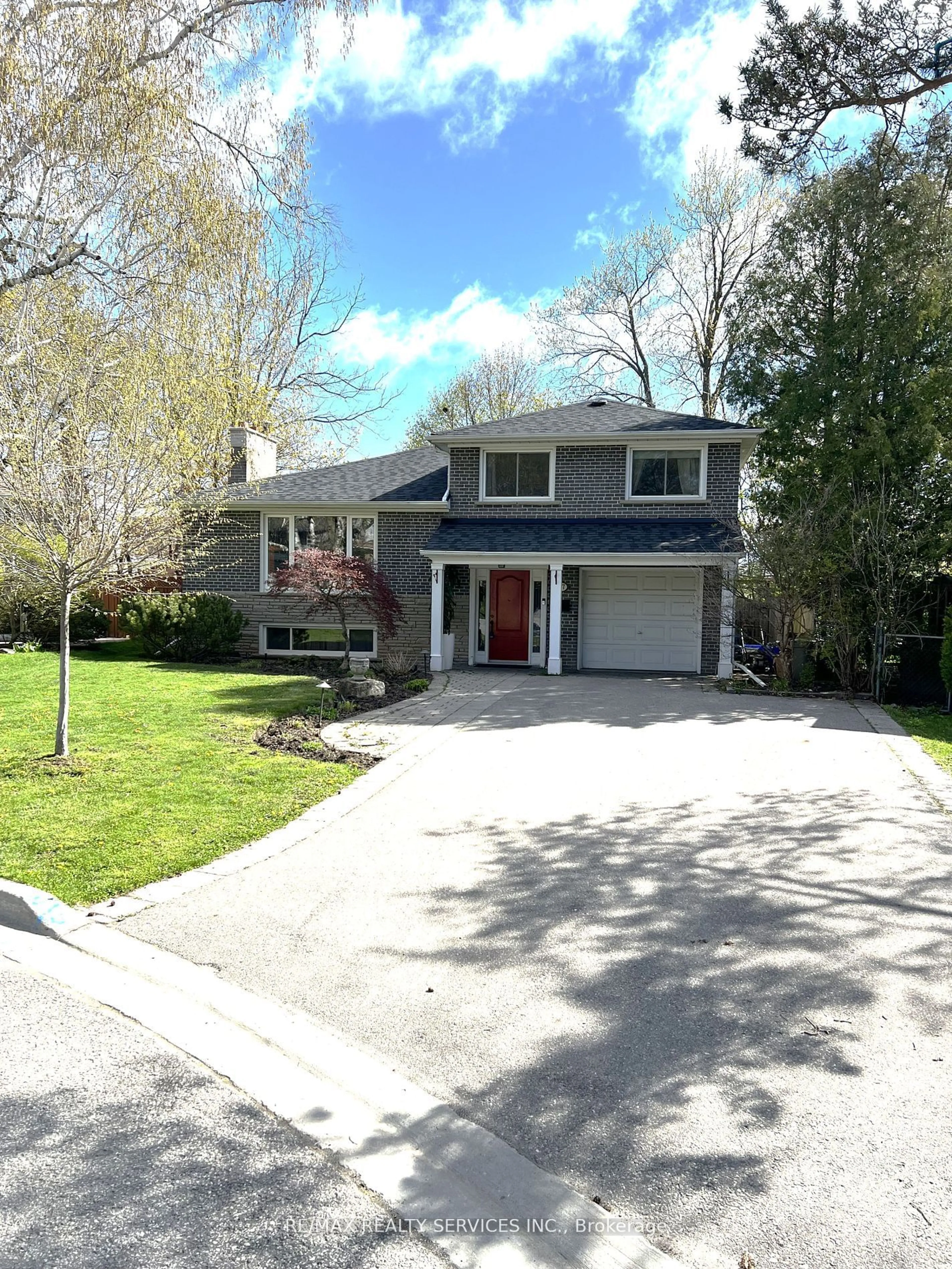 Frontside or backside of a home for 87 Penstock Crt, Richmond Hill Ontario L4C 4P3