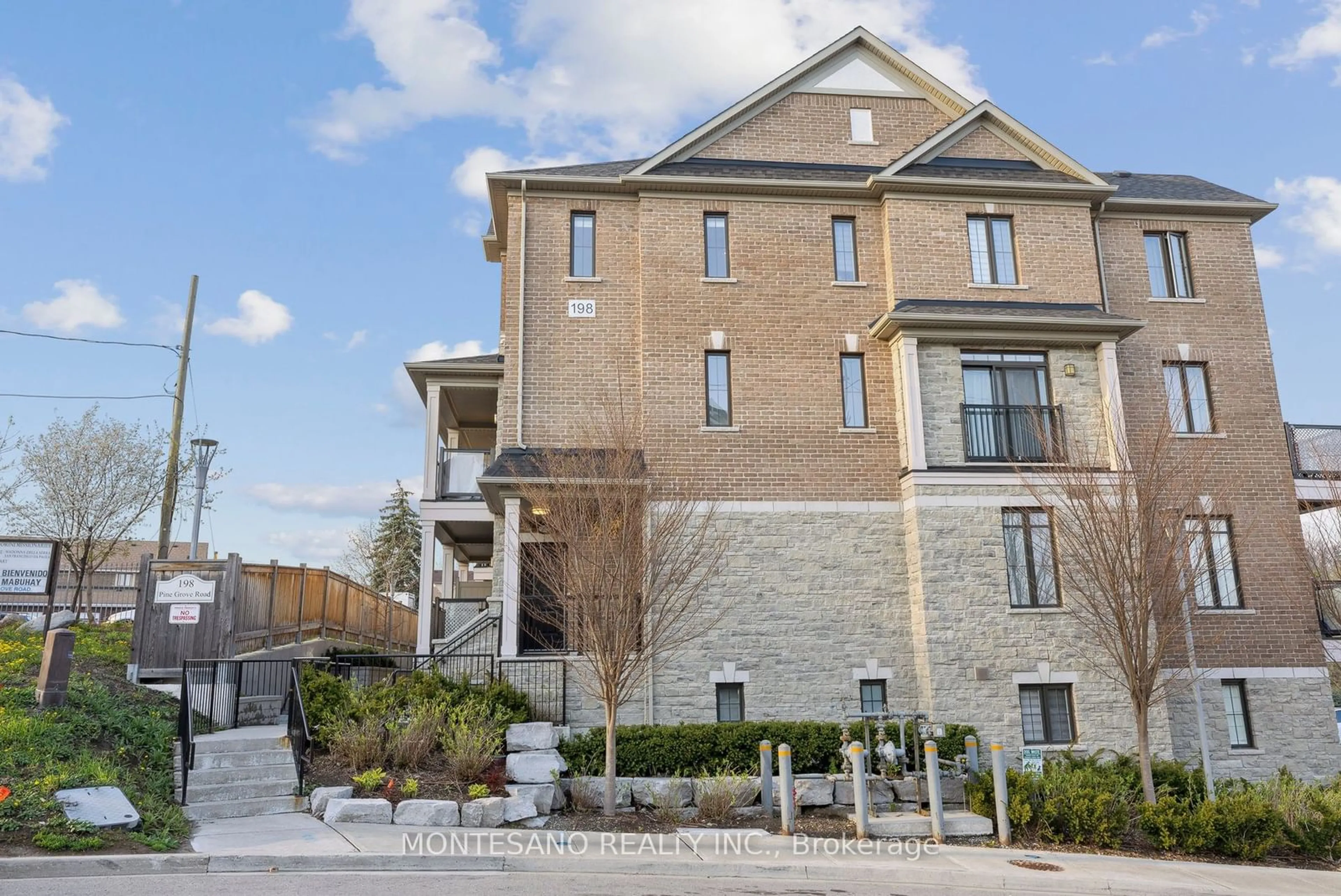 A pic from exterior of the house or condo for 198 Pine Grove Rd #23, Vaughan Ontario L4L 0H8