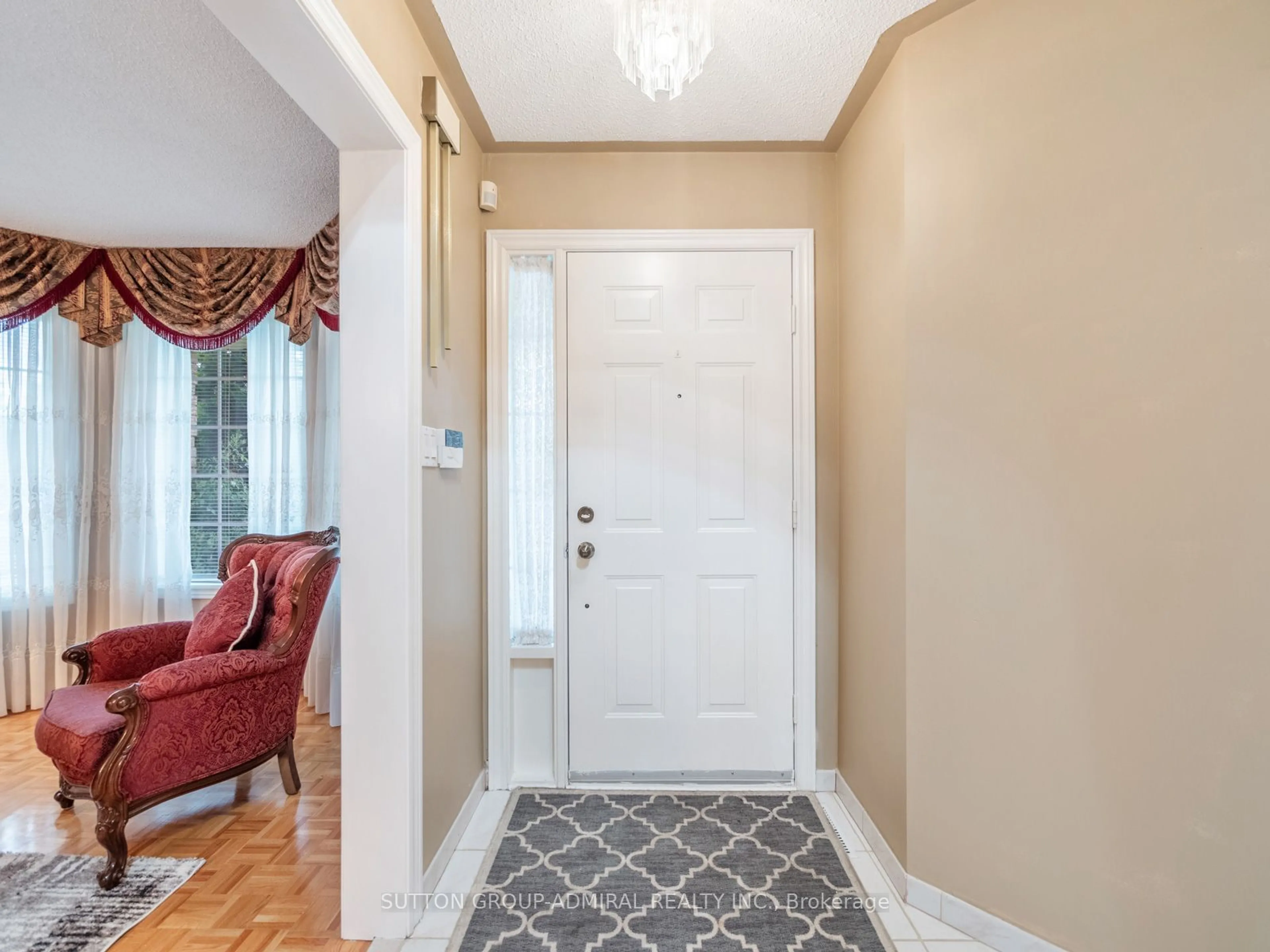 Indoor entryway for 10 Silmoro Crt, Vaughan Ontario L6A 2T7