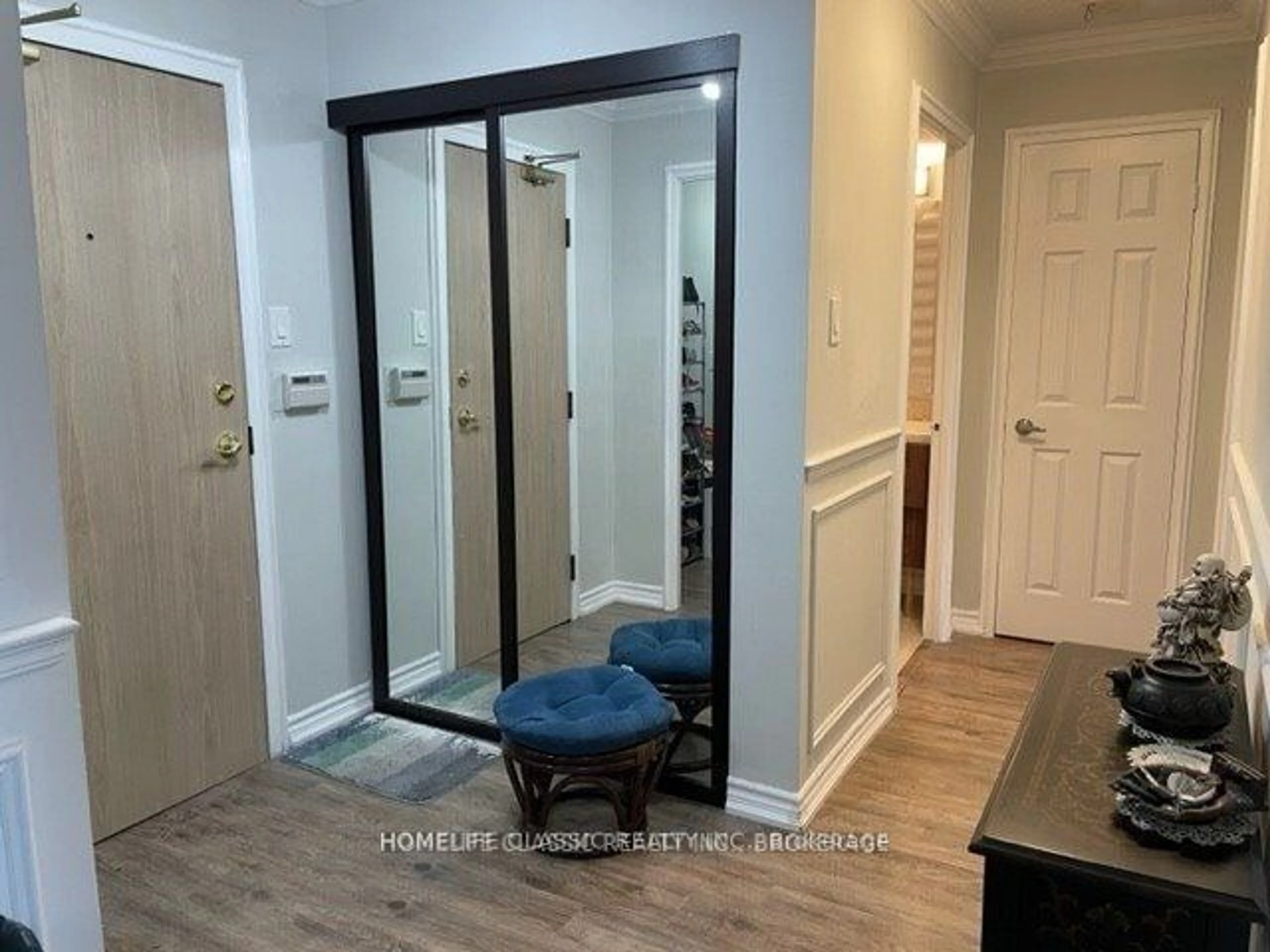 Indoor entryway for 20 Harding Blvd #609, Richmond Hill Ontario L4C 9S4