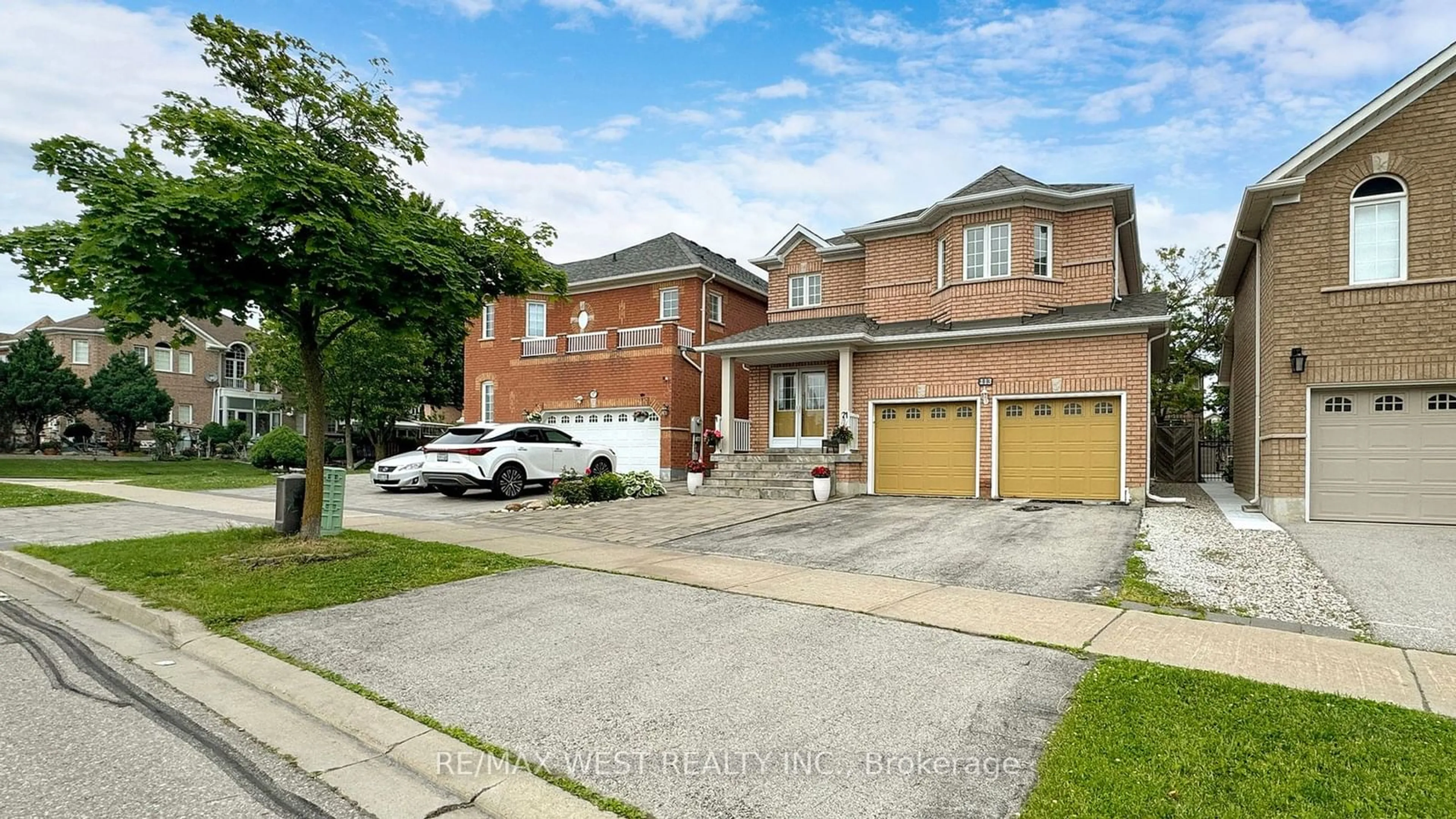 Frontside or backside of a home for 113 St Joan Of Arc Ave, Vaughan Ontario L6A 2H2