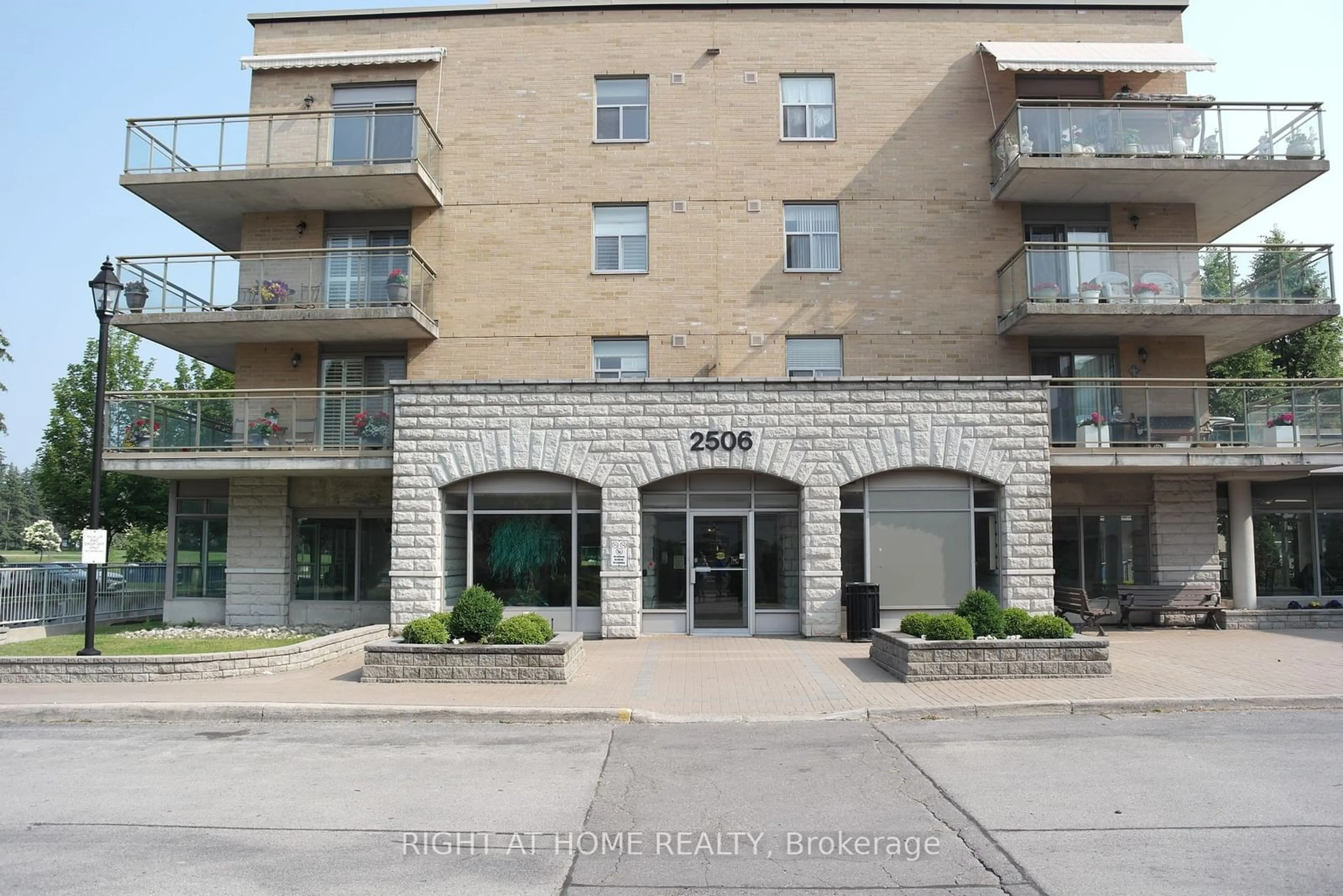 A pic from exterior of the house or condo for 2506 Rutherford Rd #216, Vaughan Ontario L5K 5N4