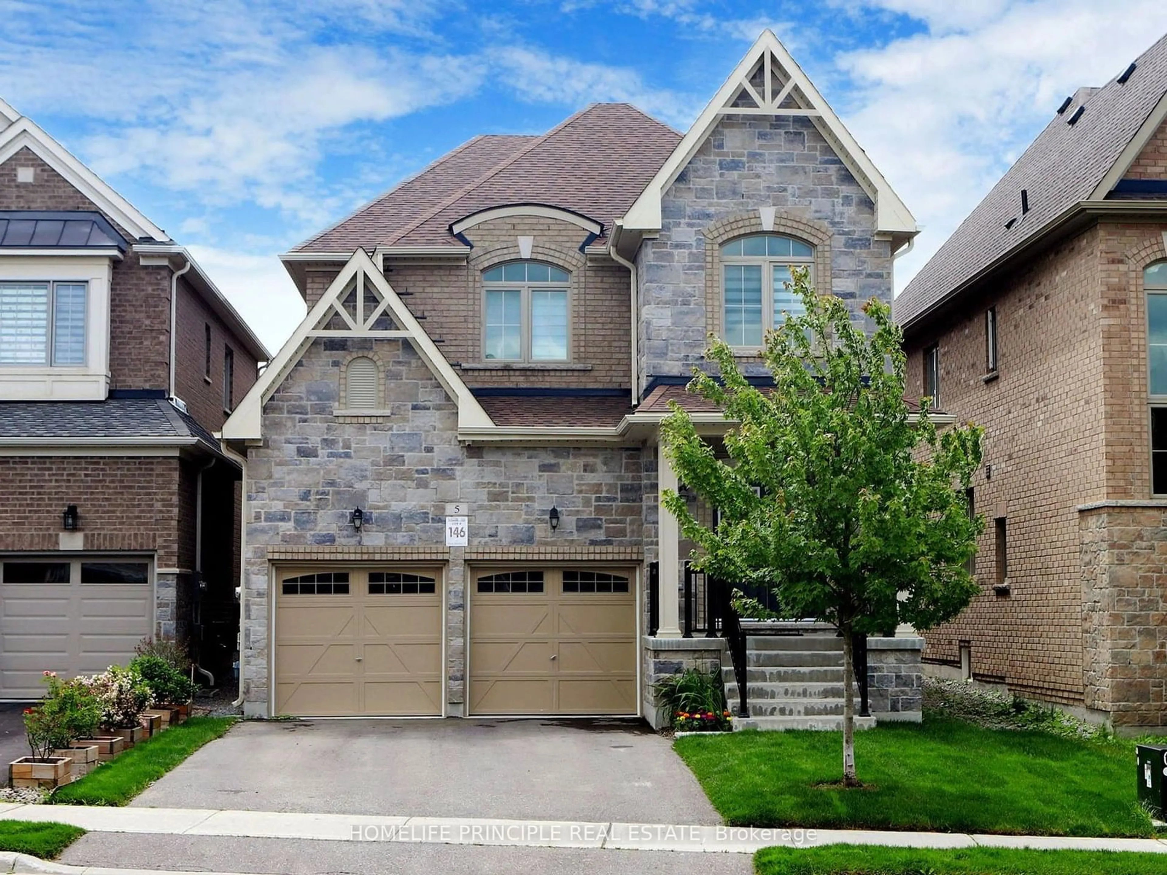 Home with brick exterior material for 5 Manor Hampton St, East Gwillimbury Ontario L9N 0R1