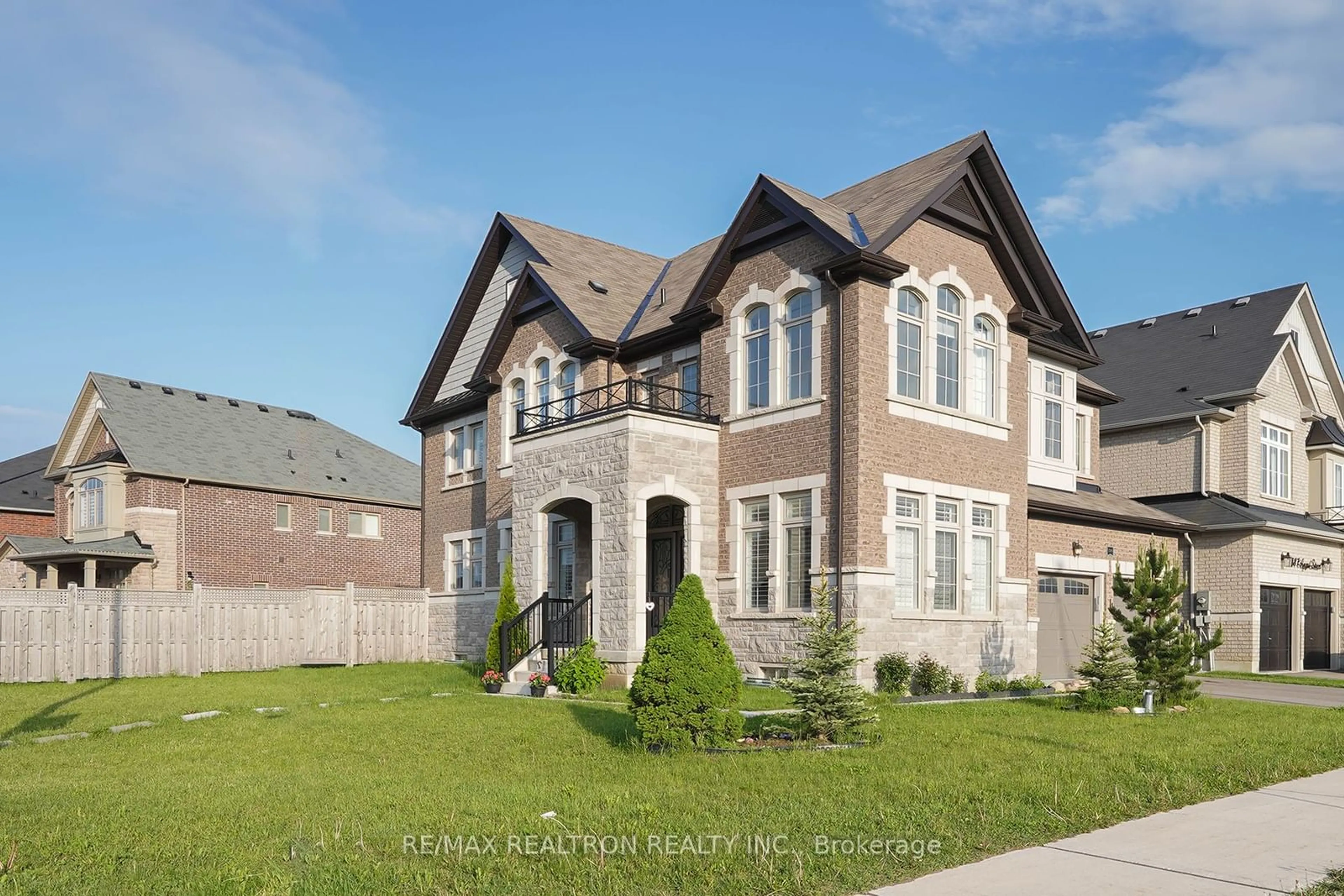 Home with brick exterior material for 1589 Angus St, Innisfil Ontario L9S 0J9