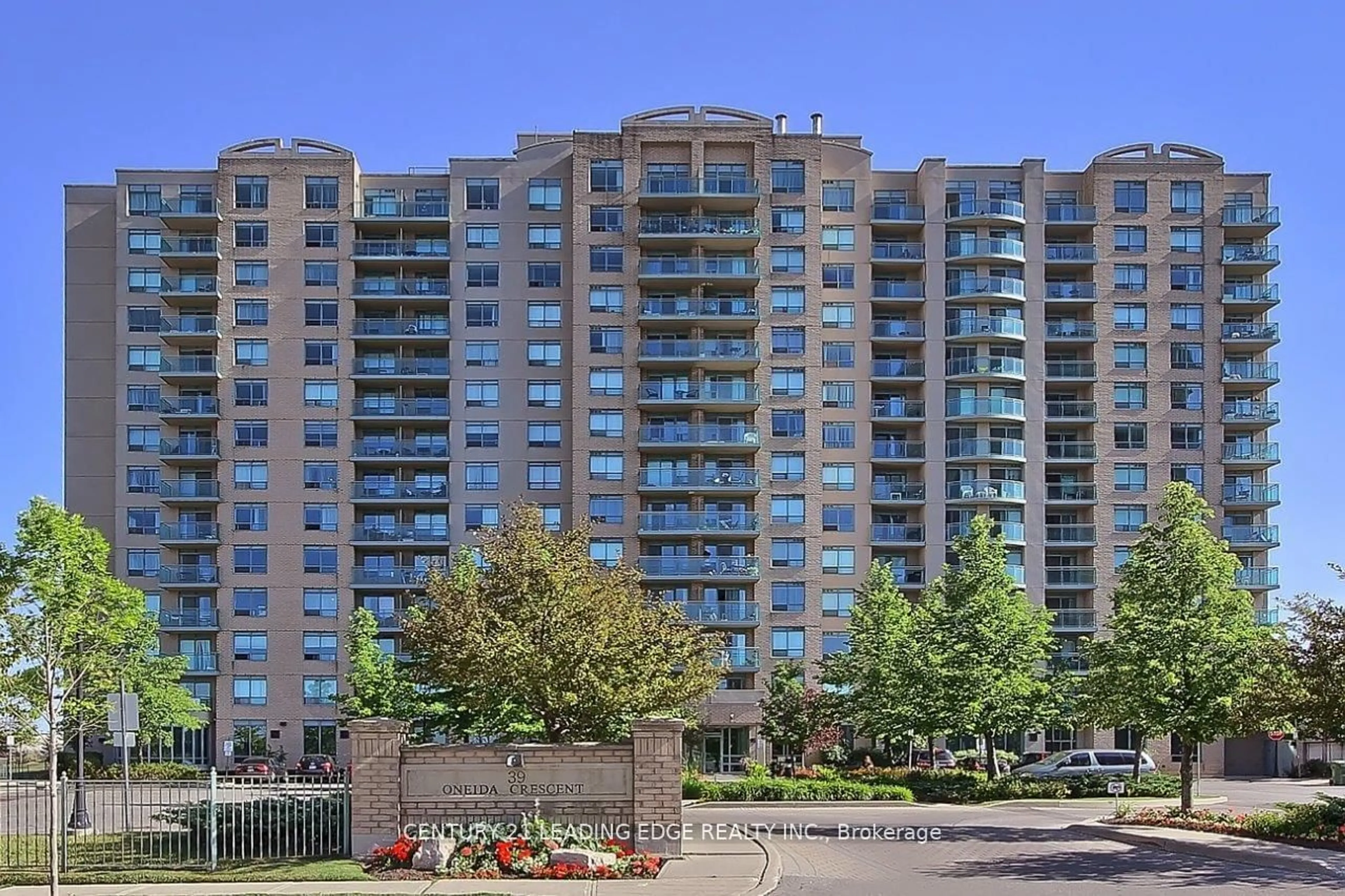 A pic from exterior of the house or condo for 39 Oneida Cres #709, Richmond Hill Ontario L4B 4T9