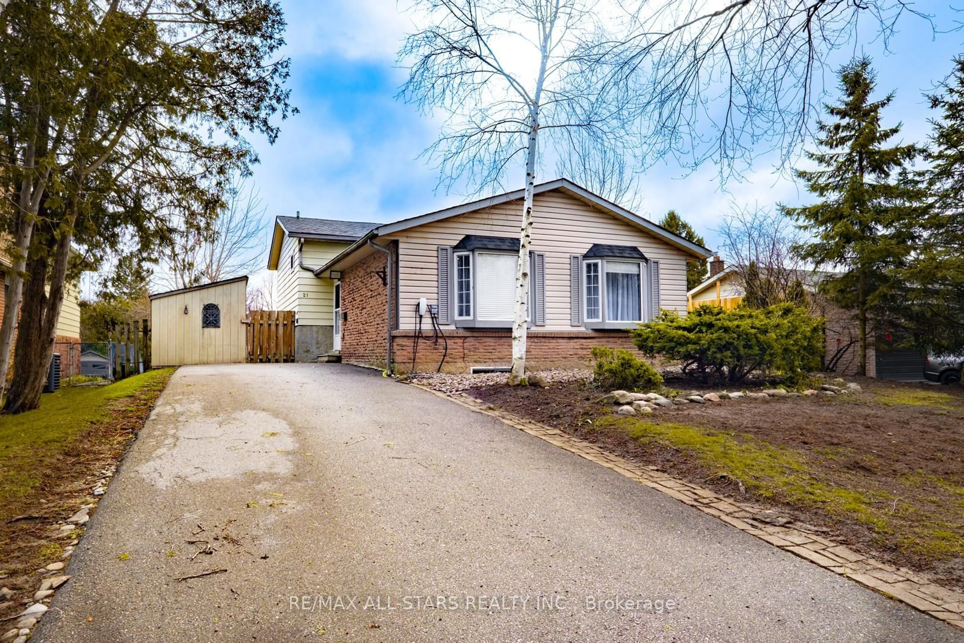 Frontside or backside of a home for 21 Sir Kay Dr, Markham Ontario L3P 2Y9