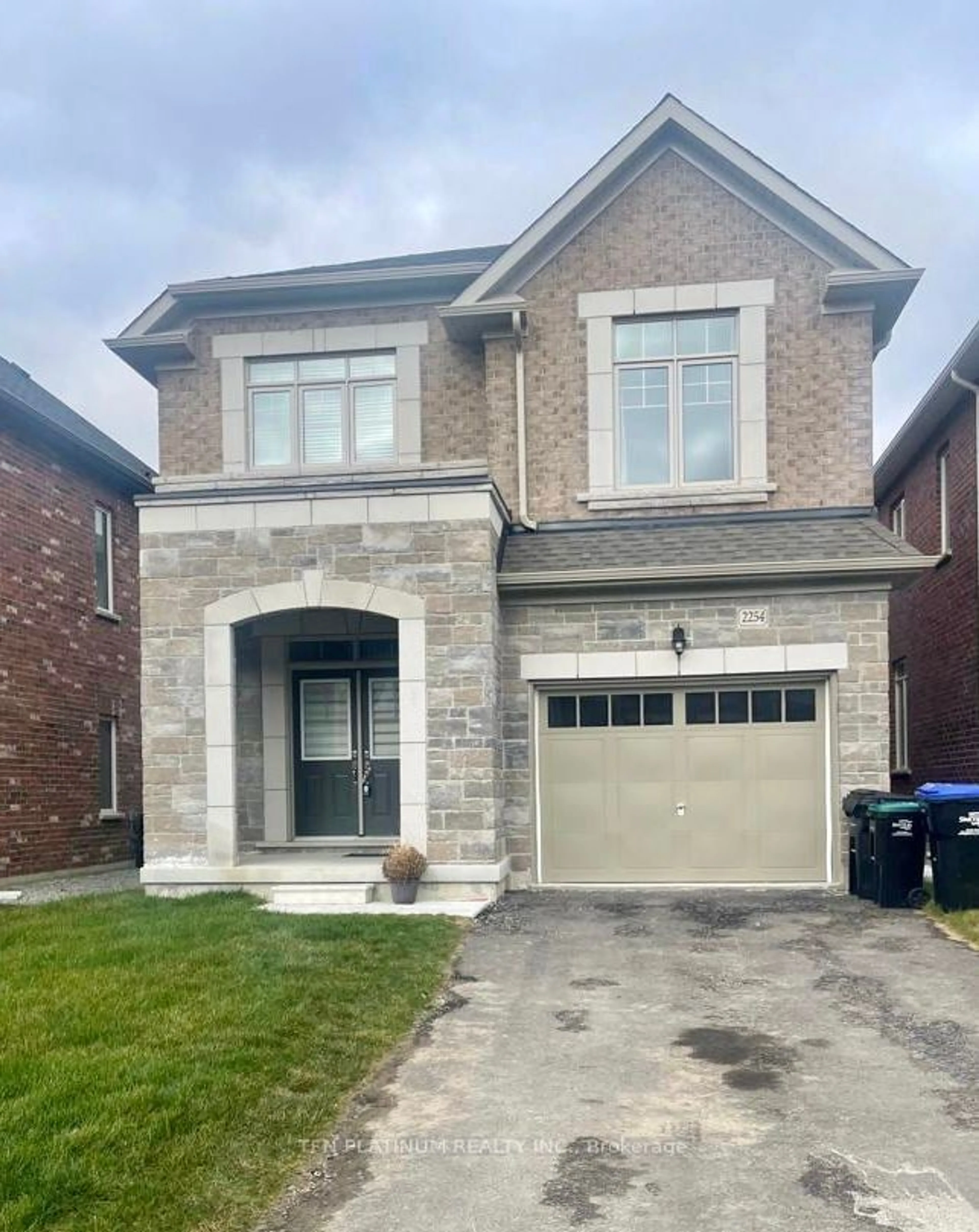 Home with brick exterior material for 2254 Grainger Lp, Innisfil Ontario L9S 0N1