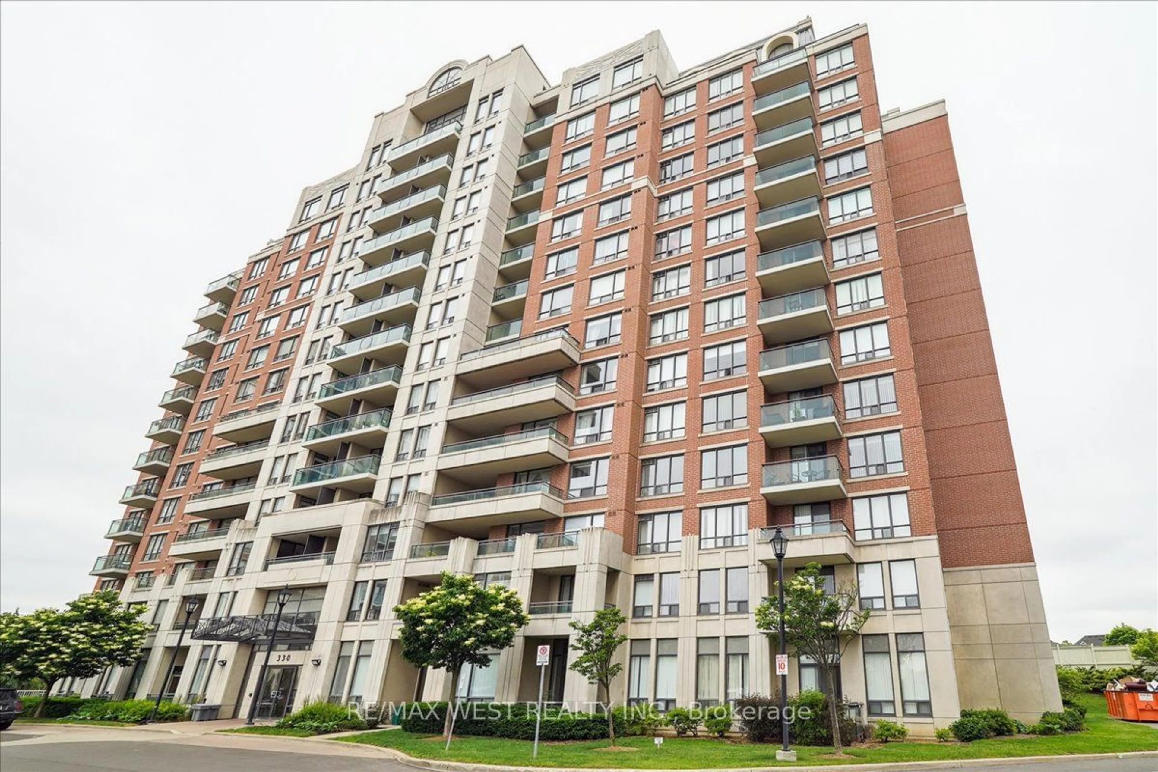 A pic from exterior of the house or condo for 330 Red Maple Rd #204, Richmond Hill Ontario L4C 0T6