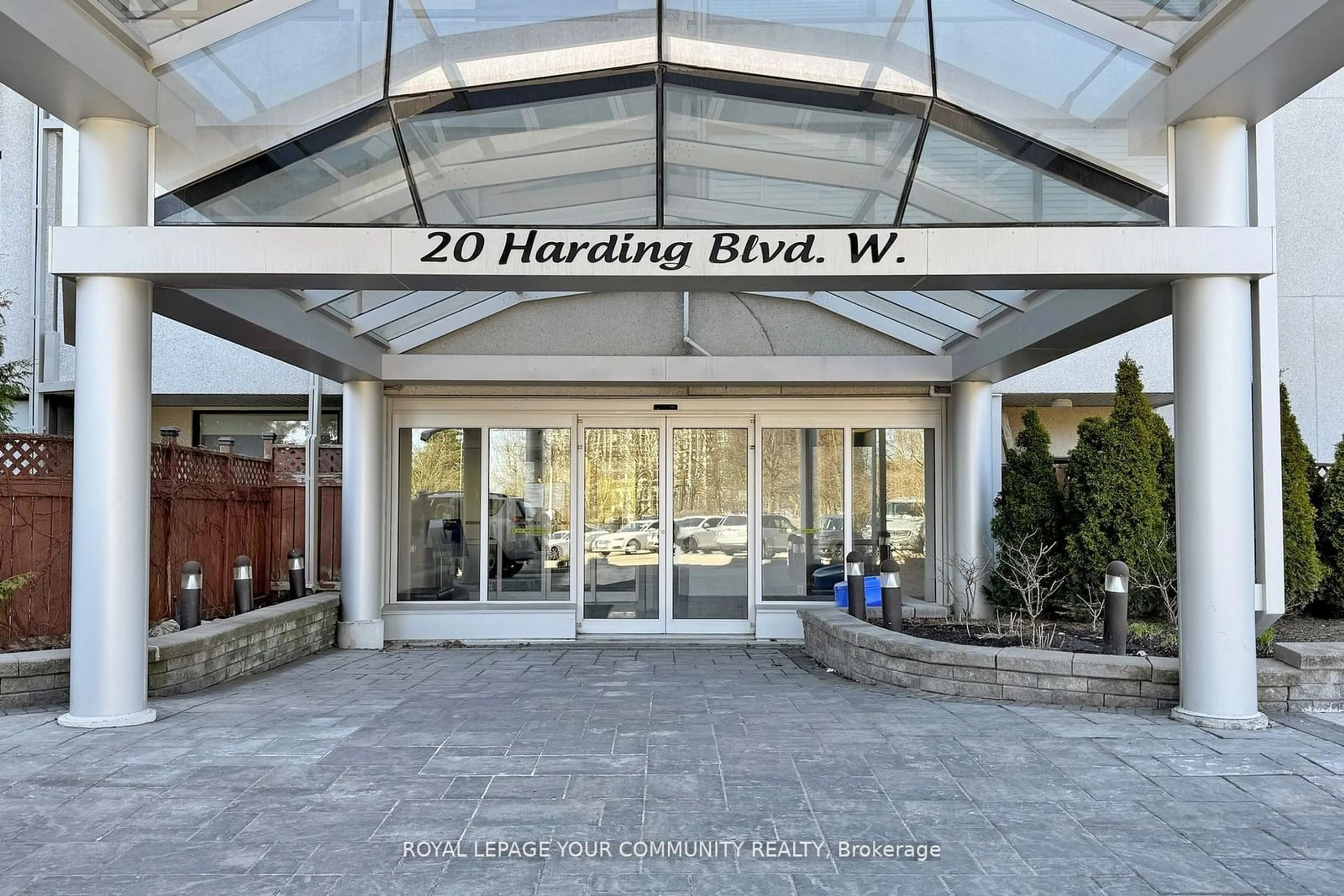 Indoor lobby for 20 Harding Blvd #1116, Richmond Hill Ontario L4C 9S5