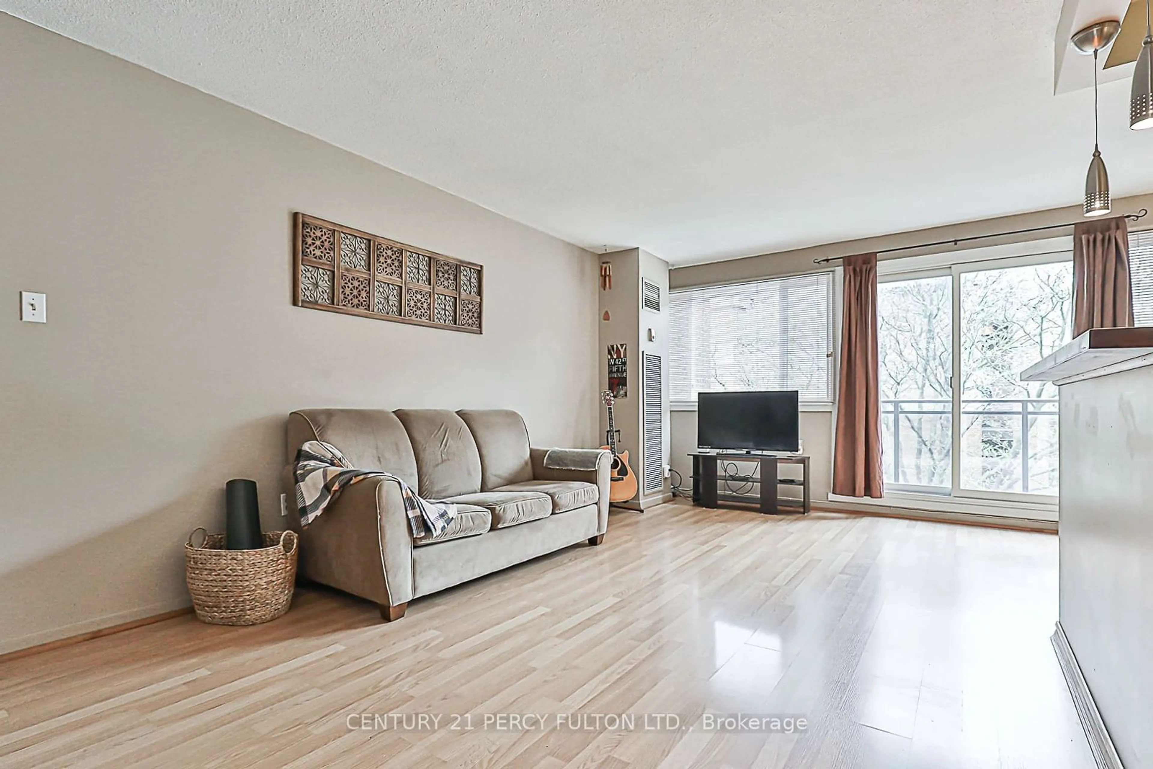 Living room for 16 B Elgin St #271, Markham Ontario L3T 4T4