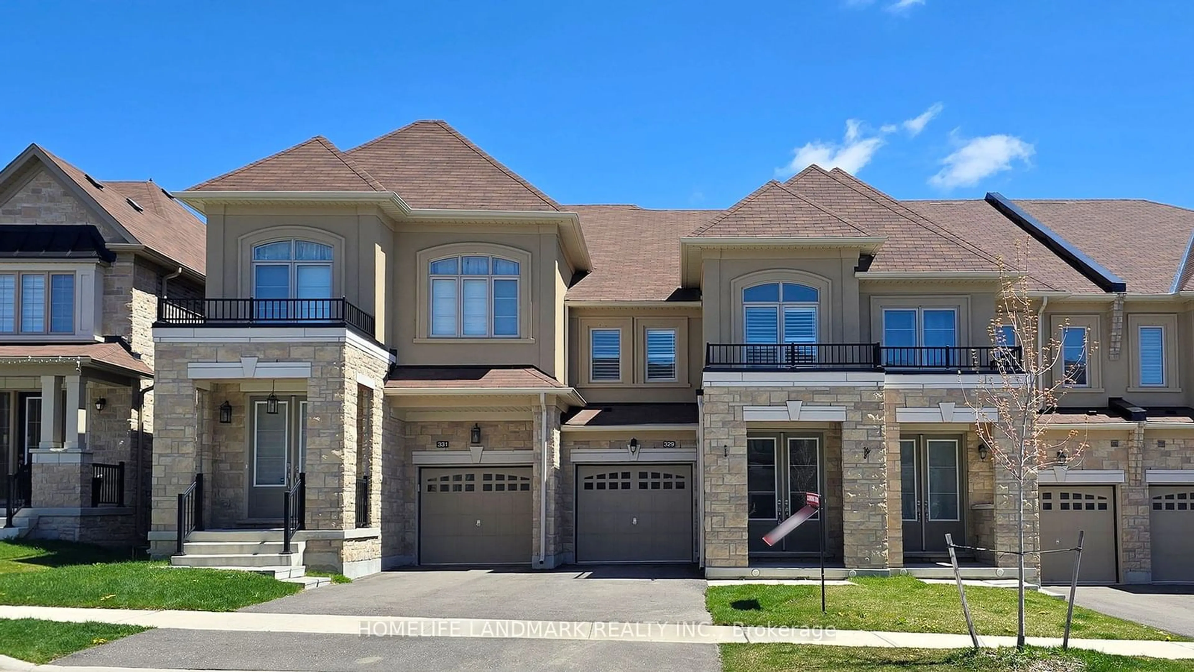 A pic from exterior of the house or condo for 329 Silk Twist Dr, East Gwillimbury Ontario L9N 0V4