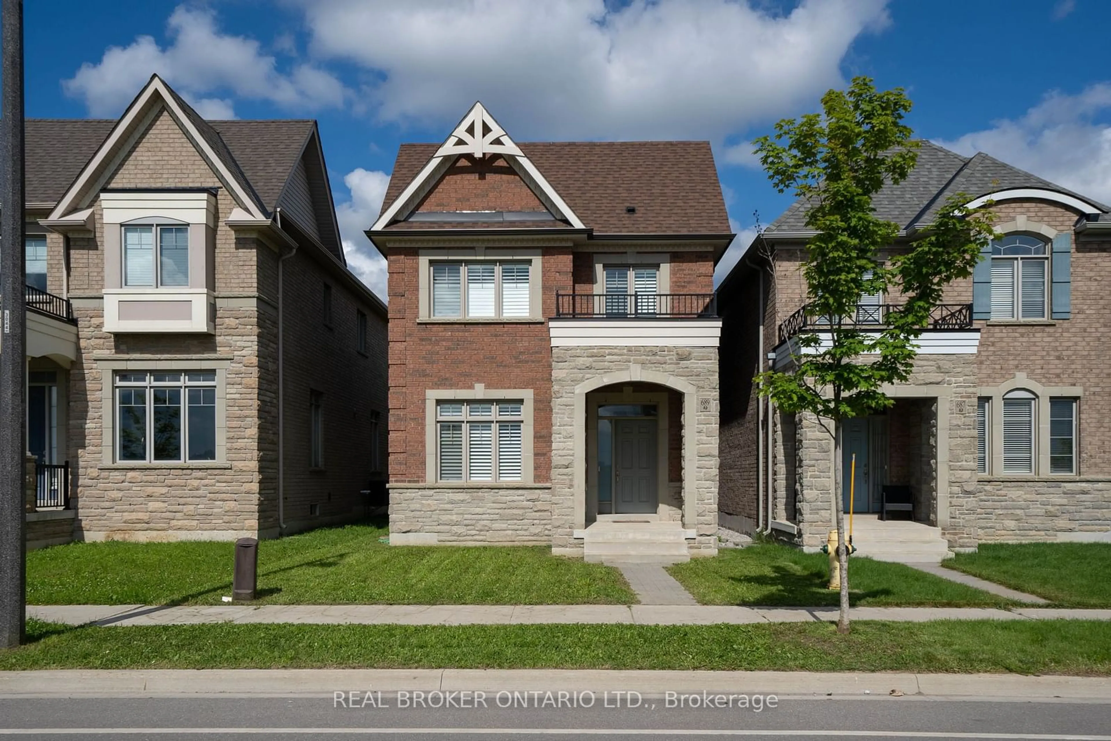 Home with brick exterior material for 689 Murrell Blvd, East Gwillimbury Ontario L9N 0L6