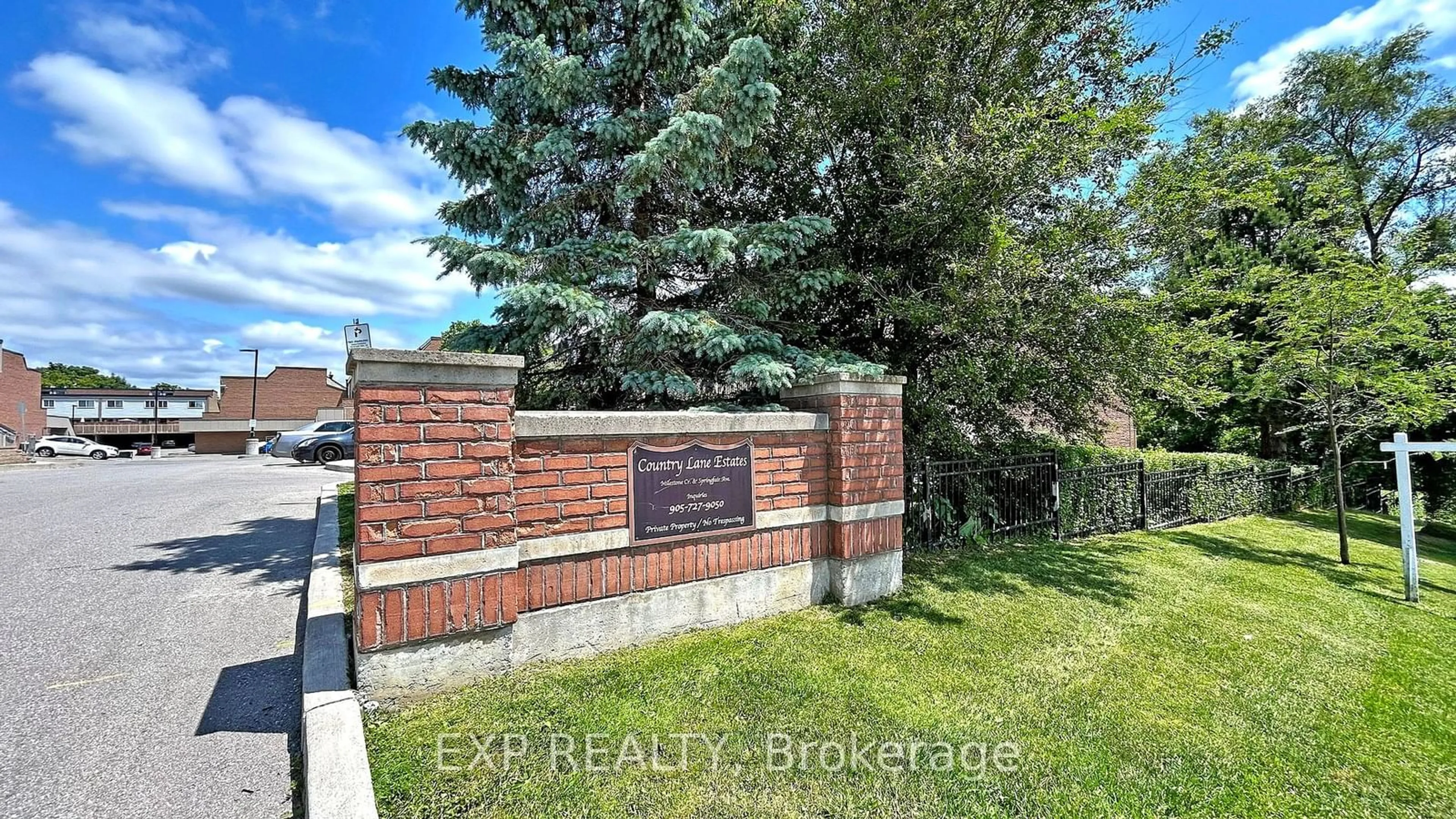 A pic from exterior of the house or condo for 329 Milestone Cres, Aurora Ontario L4G 3M2