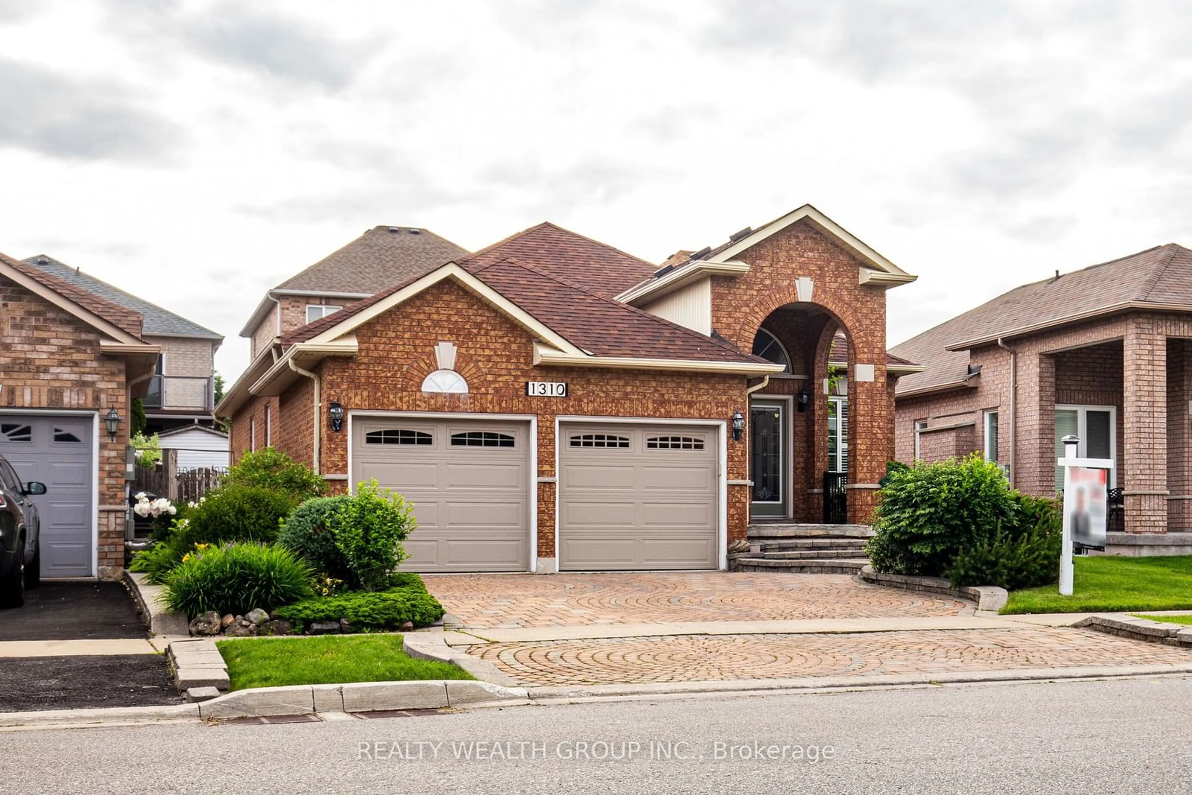 Frontside or backside of a home for 1310 Clarence St, Vaughan Ontario L4H 1T1