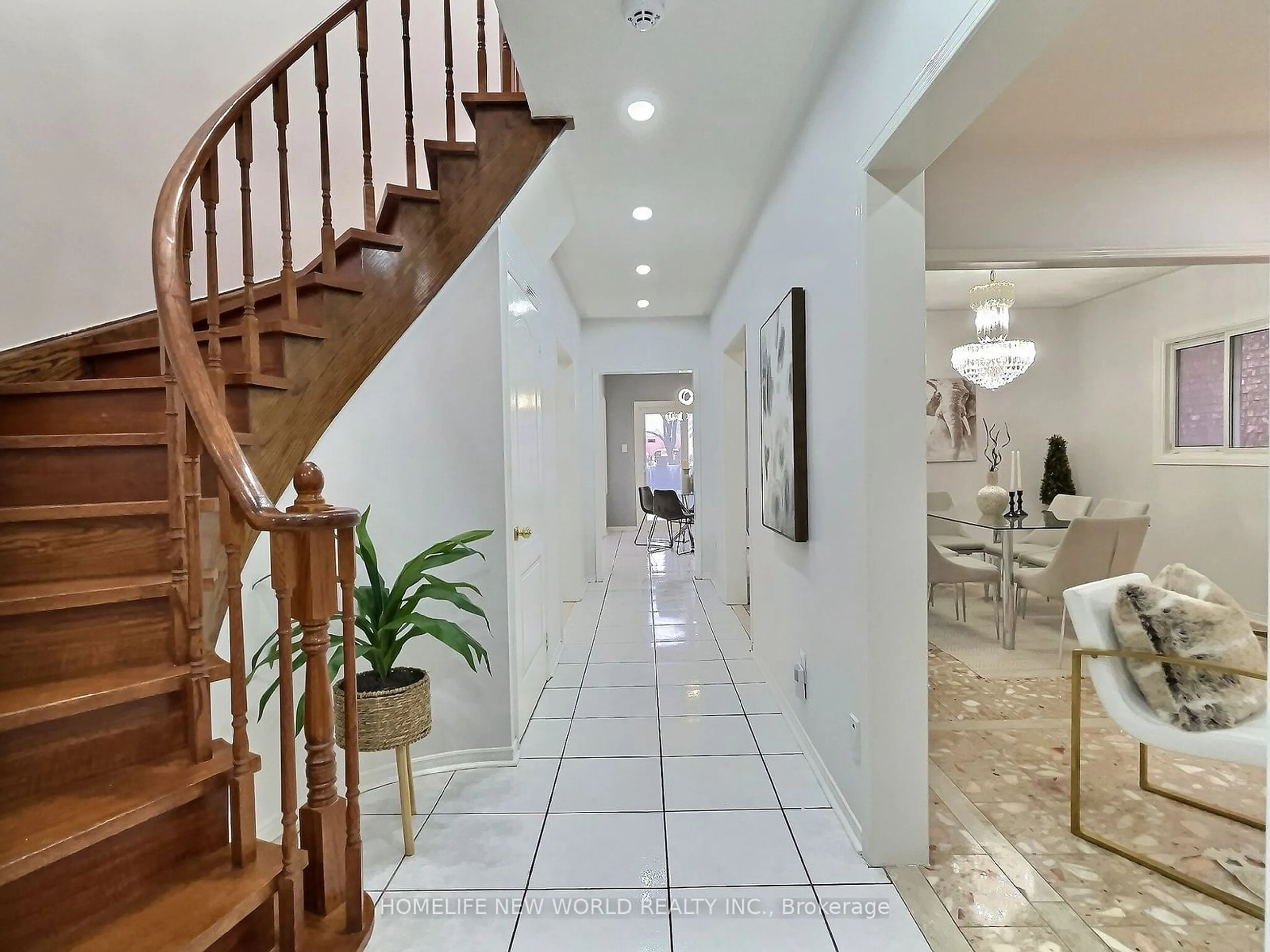 Indoor foyer for 7 Glenbury Dr, Vaughan Ontario L4J 7X5