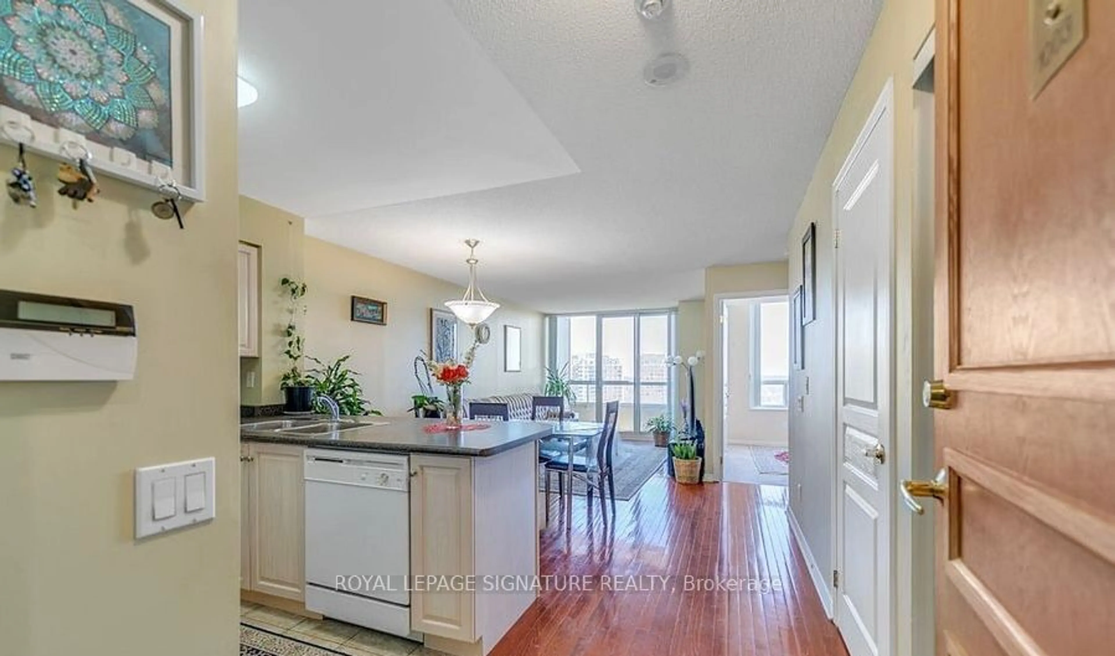 Dining room for 9 Northern Heights Dr #1003, Richmond Hill Ontario L4B 4M5
