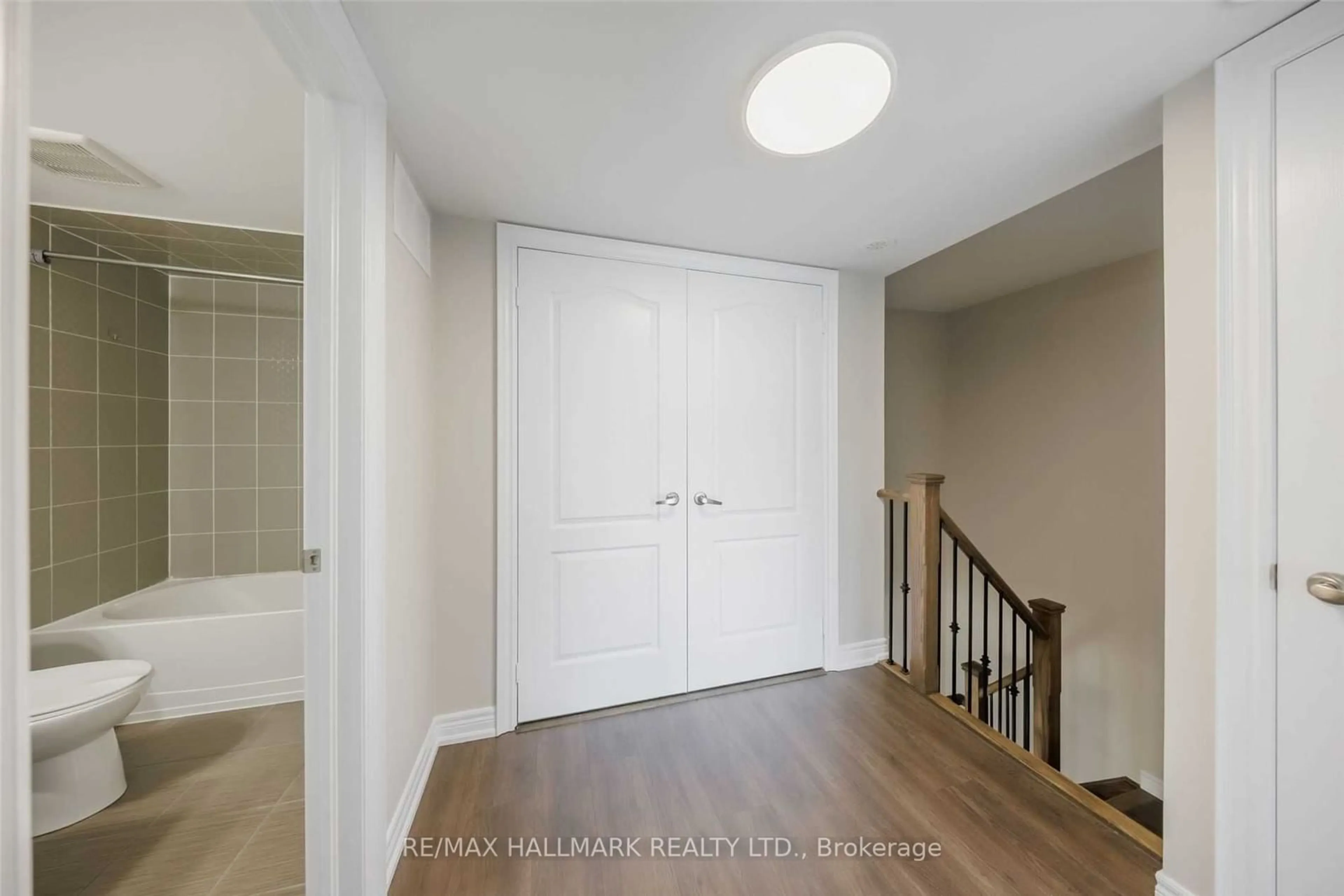 Indoor entryway for 2 Dunsheath Way #111, Markham Ontario L6B 0A3