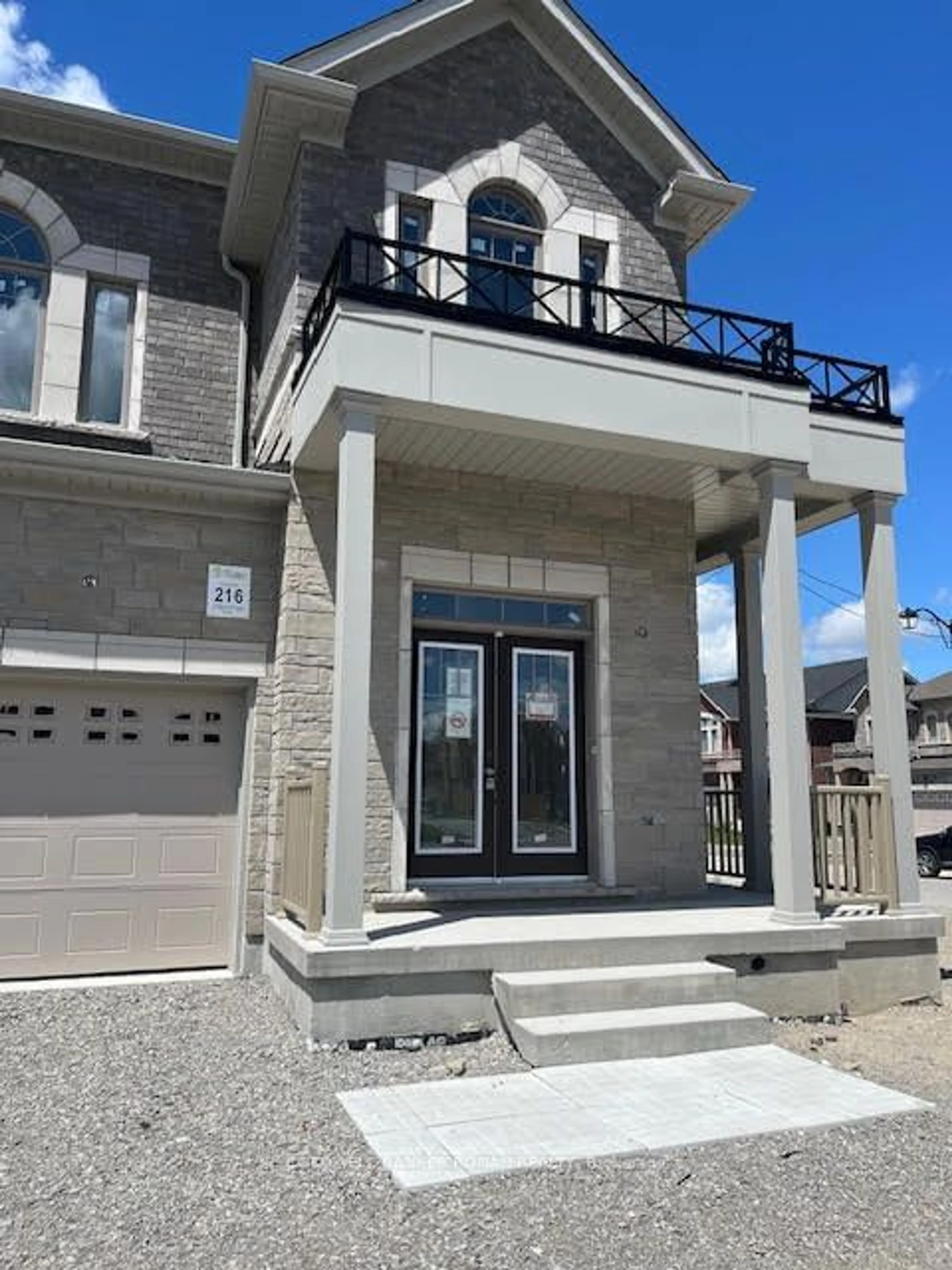 Indoor entryway for 42 Lorne Thomas Pl, New Tecumseth Ontario L9R 0T8