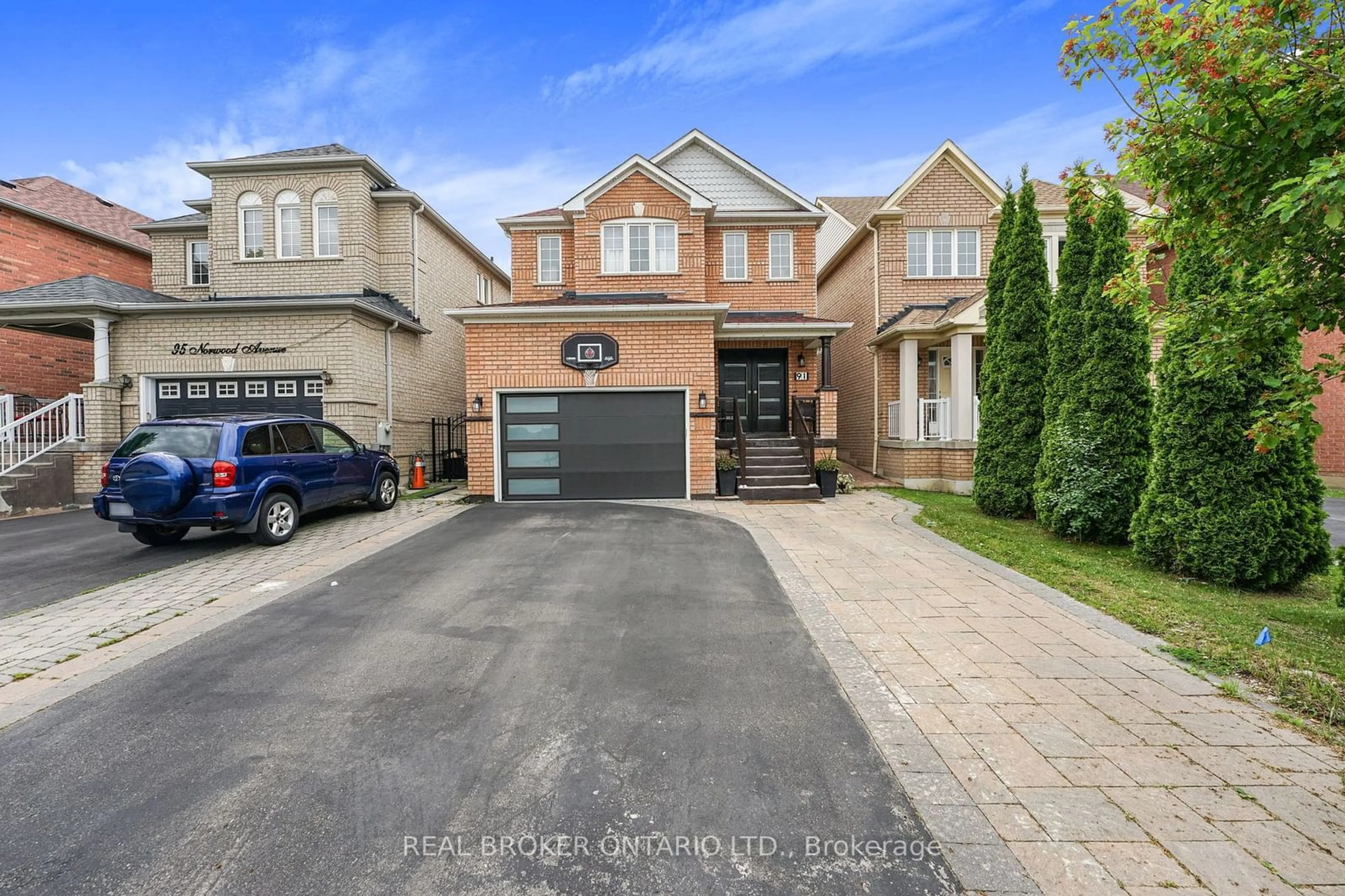 Frontside or backside of a home for 91 Norwood Ave, Vaughan Ontario L6A 3V7