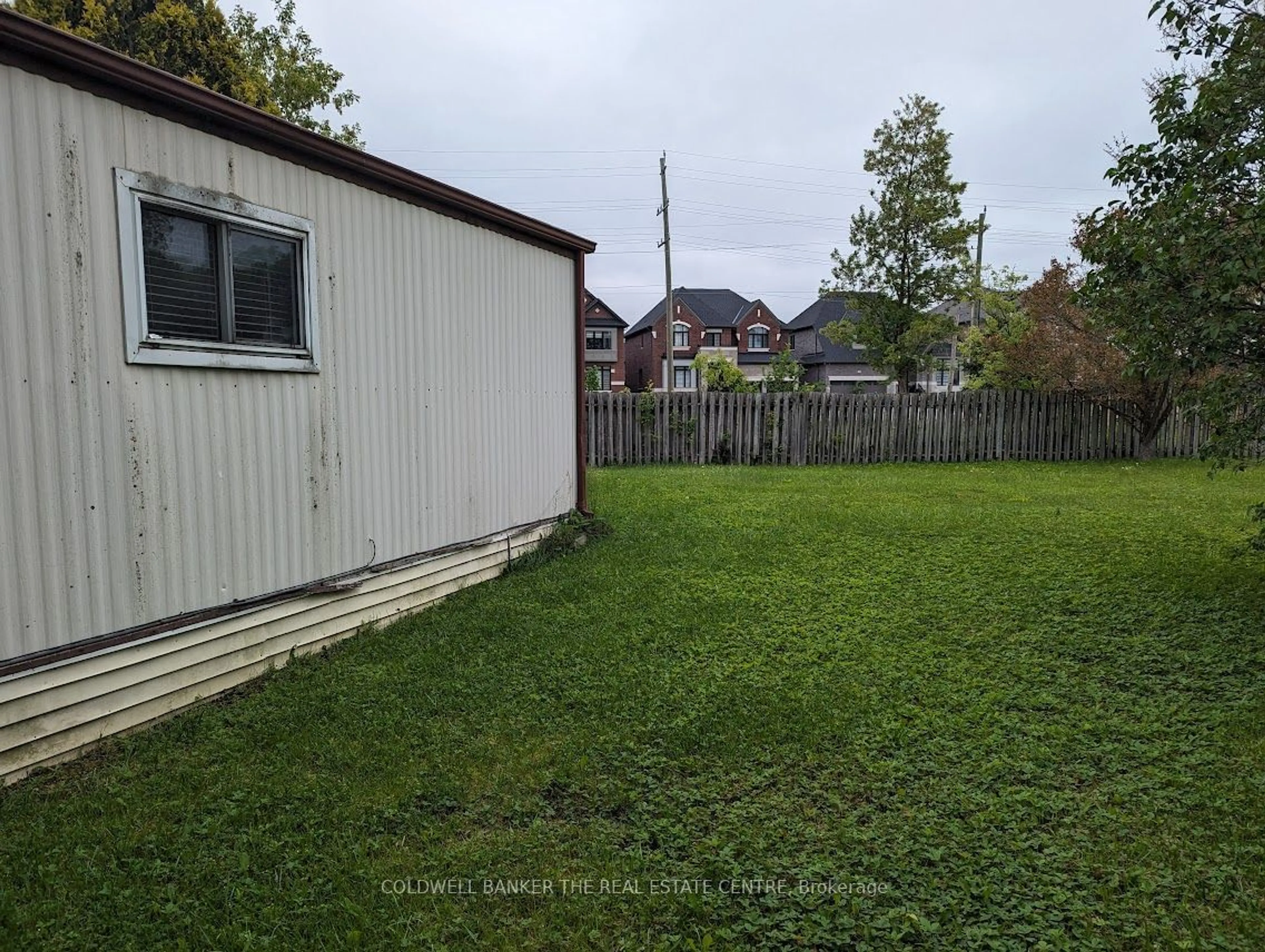 Shed for 8 Elmwood Crt, Innisfil Ontario L0L 1L0