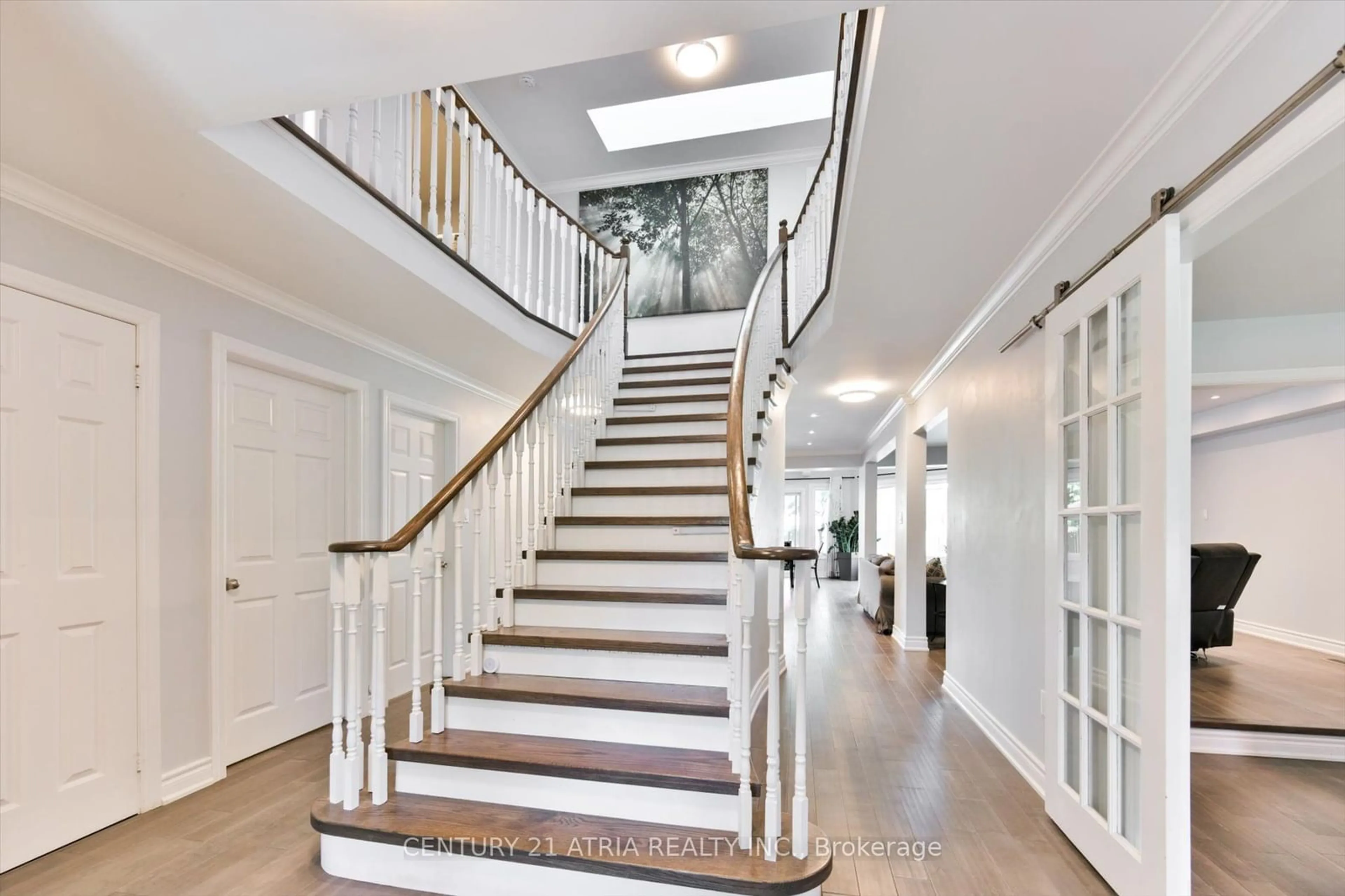 Indoor foyer for 1 Glamorgan Crt, Markham Ontario L3R 7V7